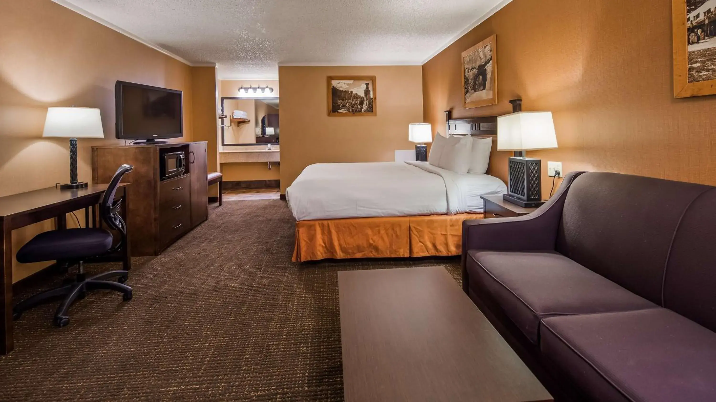 Deluxe King Room - Non-Smoking in Best Western PLUS Ruby's Inn Deluxe King Room - Non-Smoking in Best Western PLUS Ruby's Inn