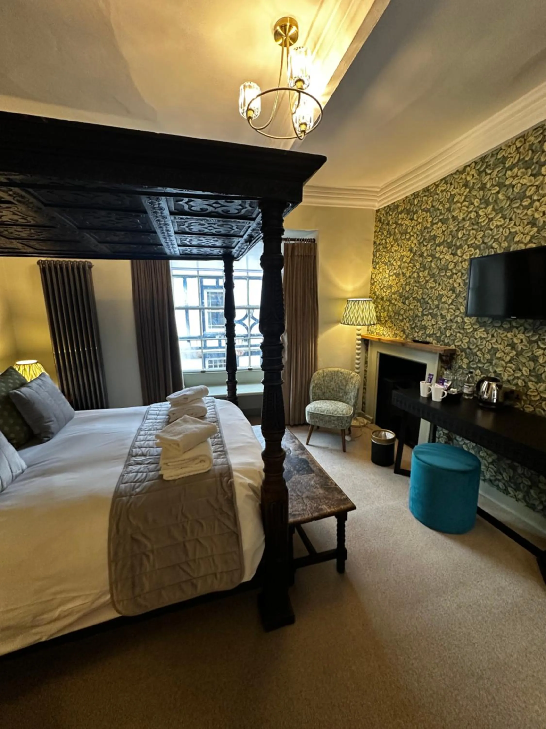 Bedroom, Bed in The Ancient Gatehouse & Rugantino Restaurant