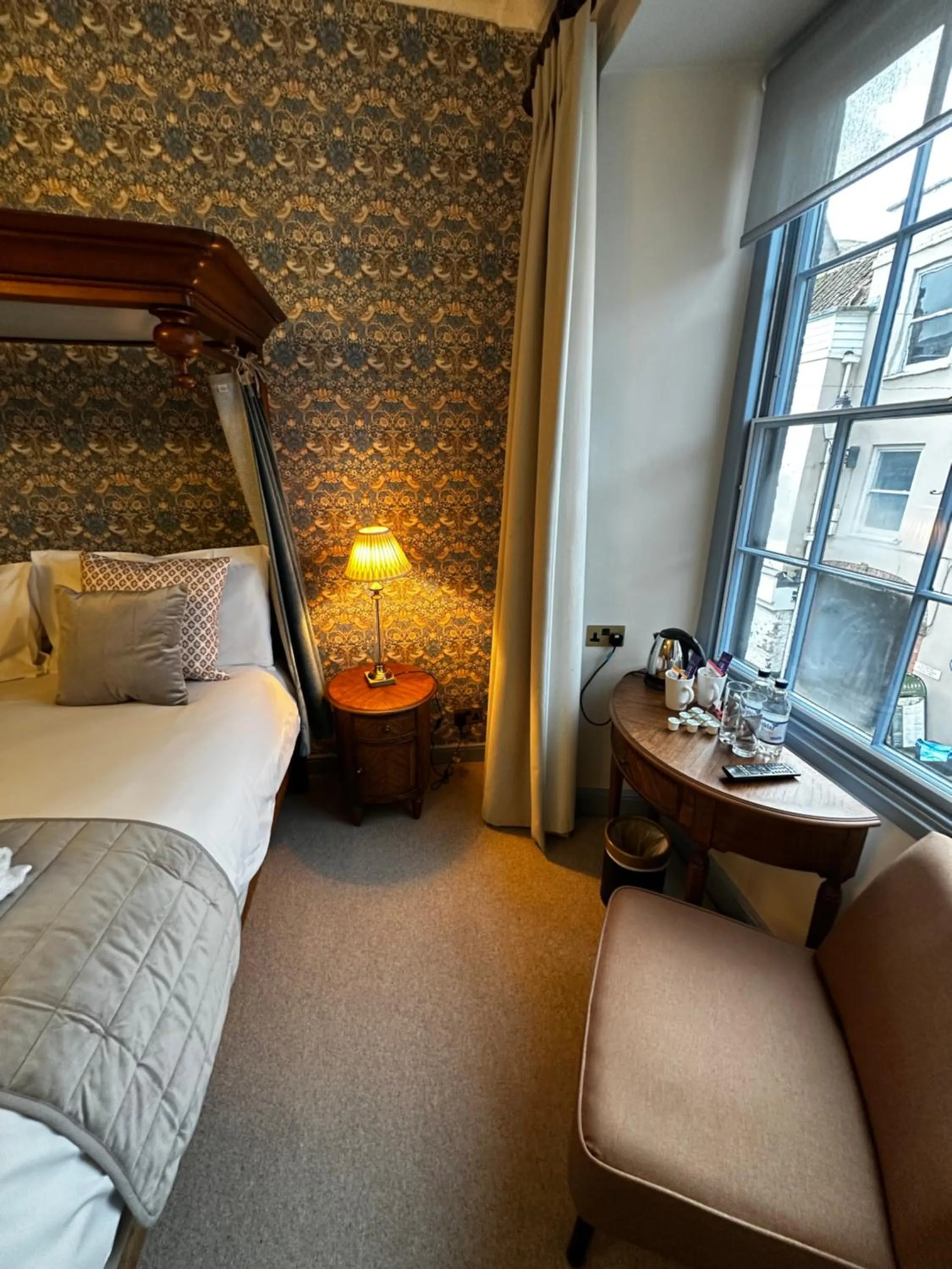 Bed in The Ancient Gatehouse & Rugantino Restaurant