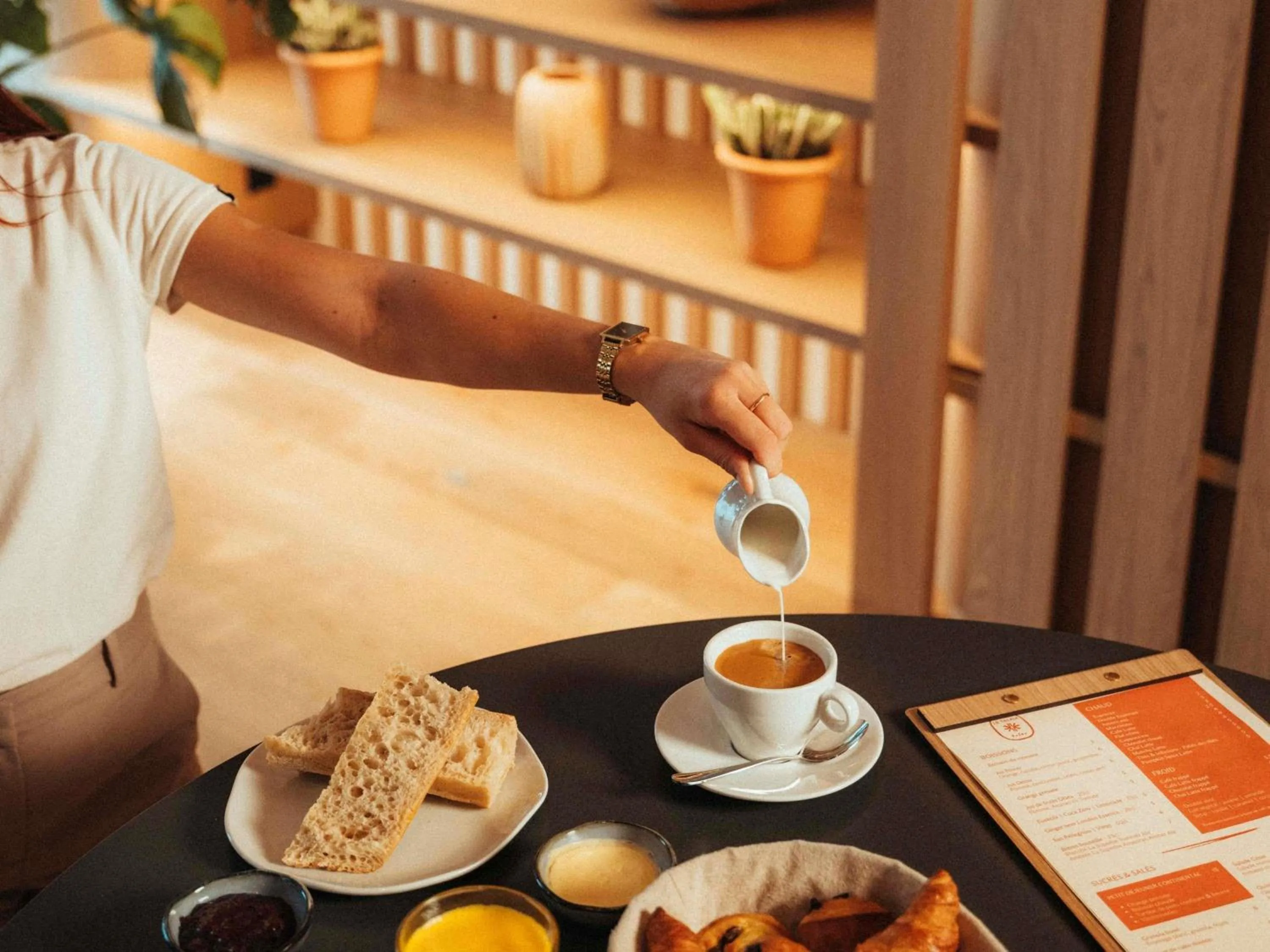 Lounge or bar in Le Talaia Hôtel & Spa Biarritz - MGallery Collection