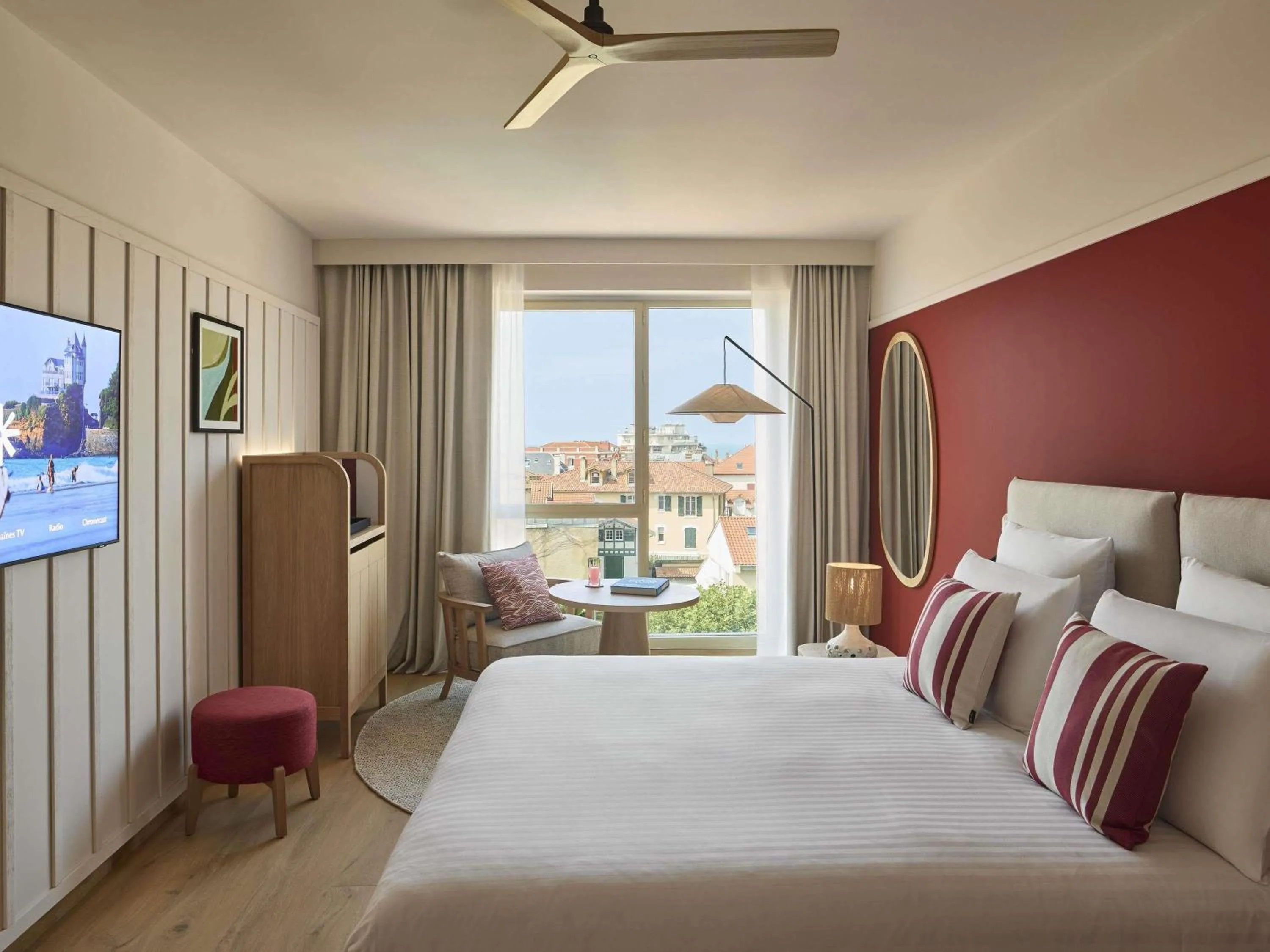 Property building, Bed in Le Talaia Hôtel & Spa Biarritz - MGallery Collection