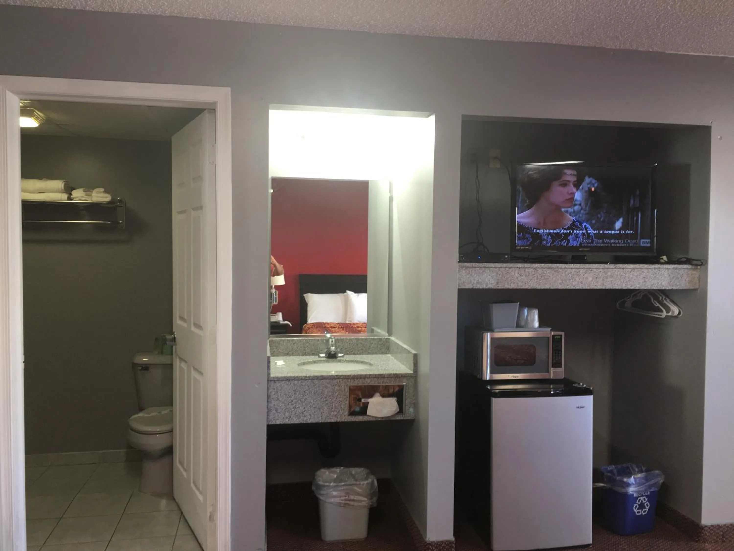 TV and multimedia in Haven Inn & Suites