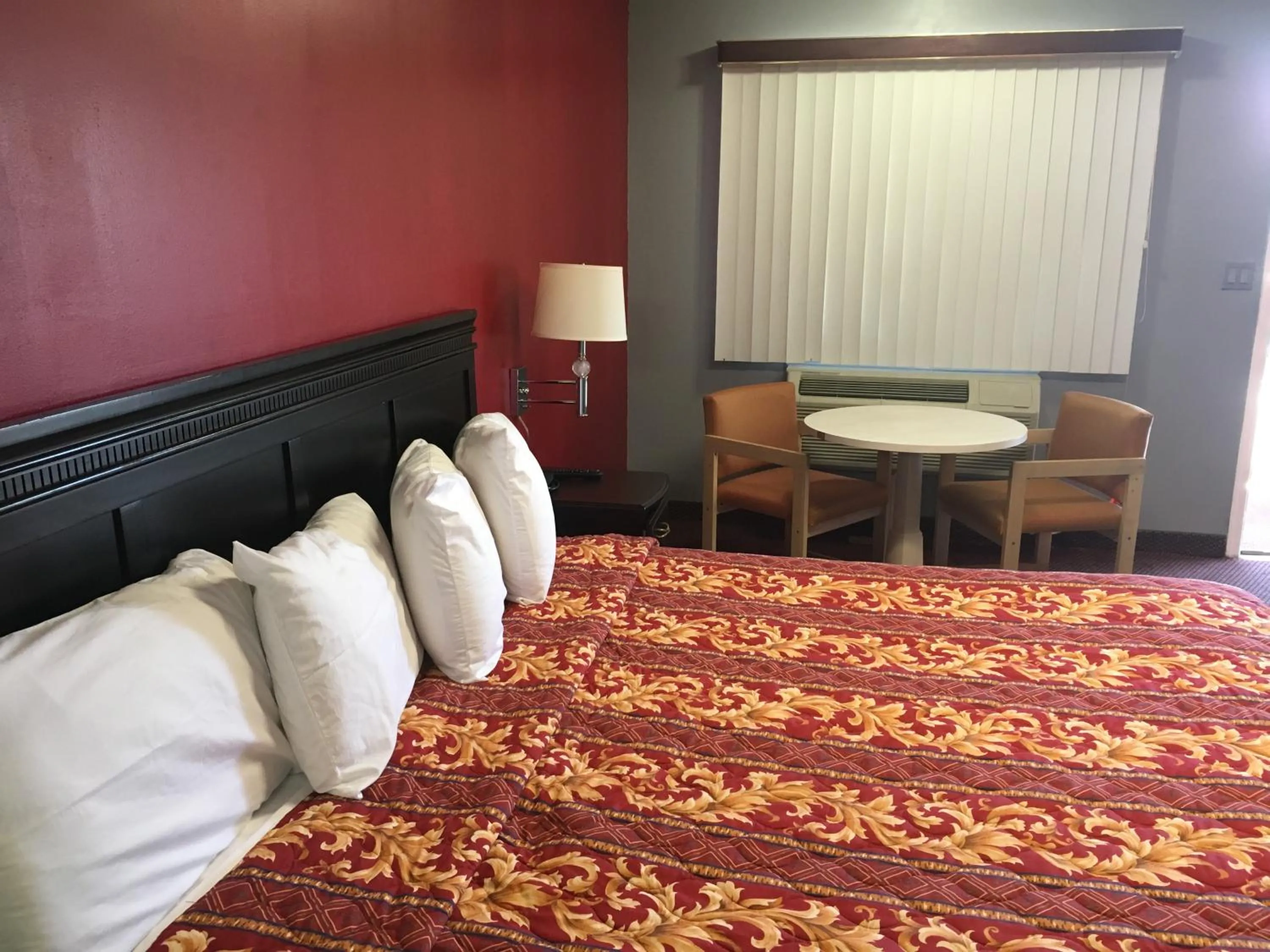 Bed in Haven Inn & Suites