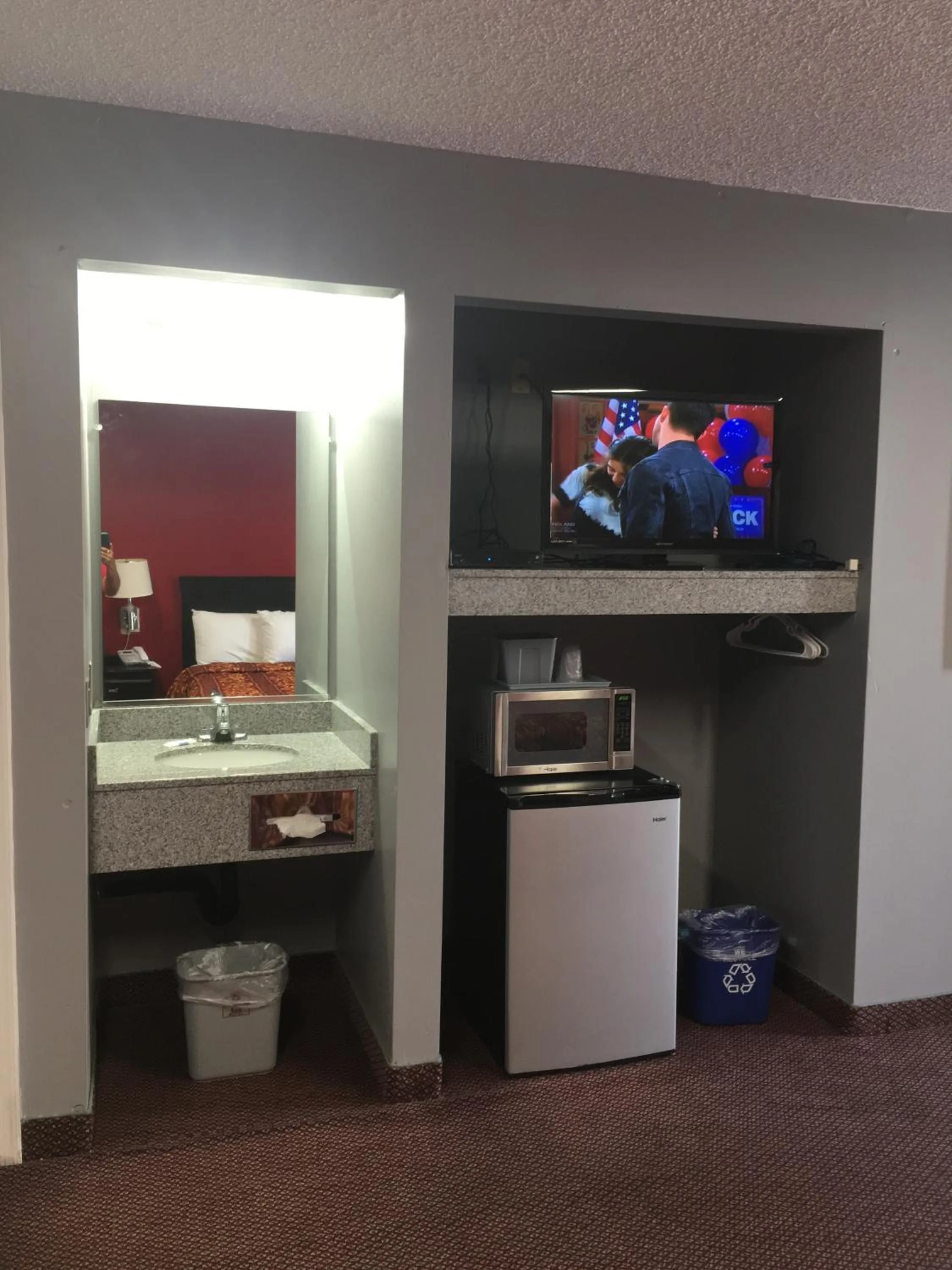 TV and multimedia in Haven Inn & Suites