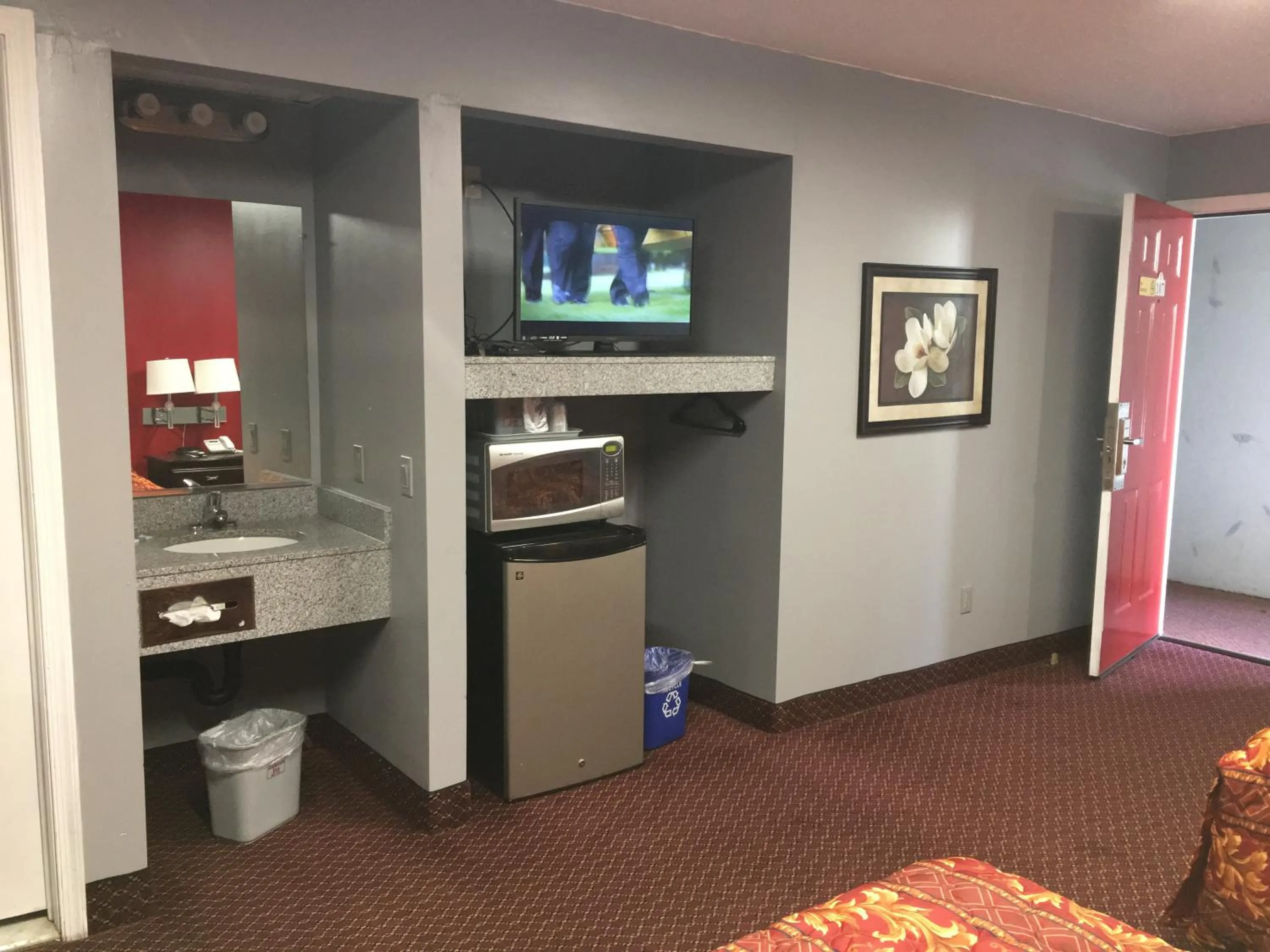 TV and multimedia in Haven Inn & Suites