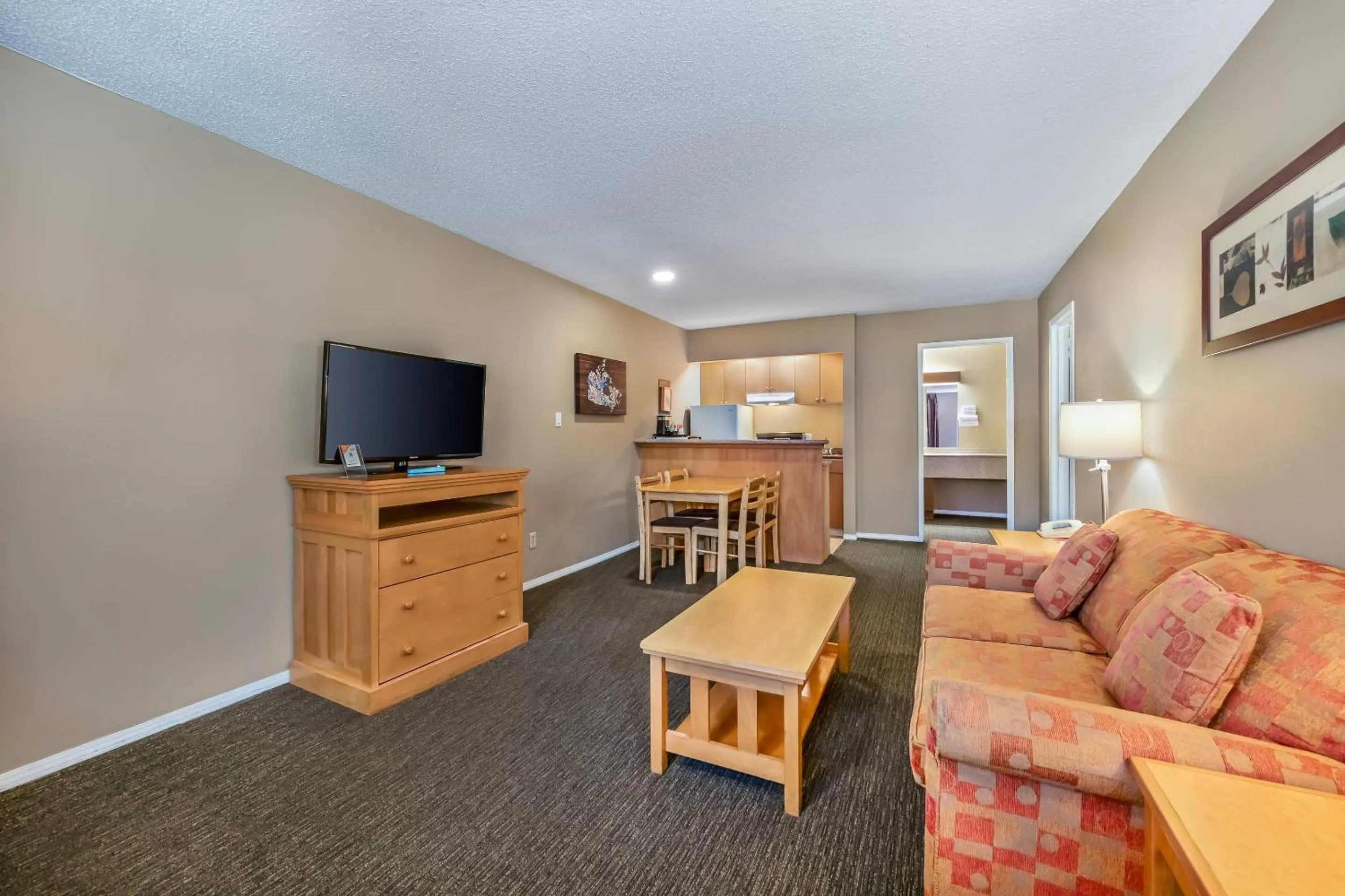 Bedroom in Econo Lodge Inn & Suites