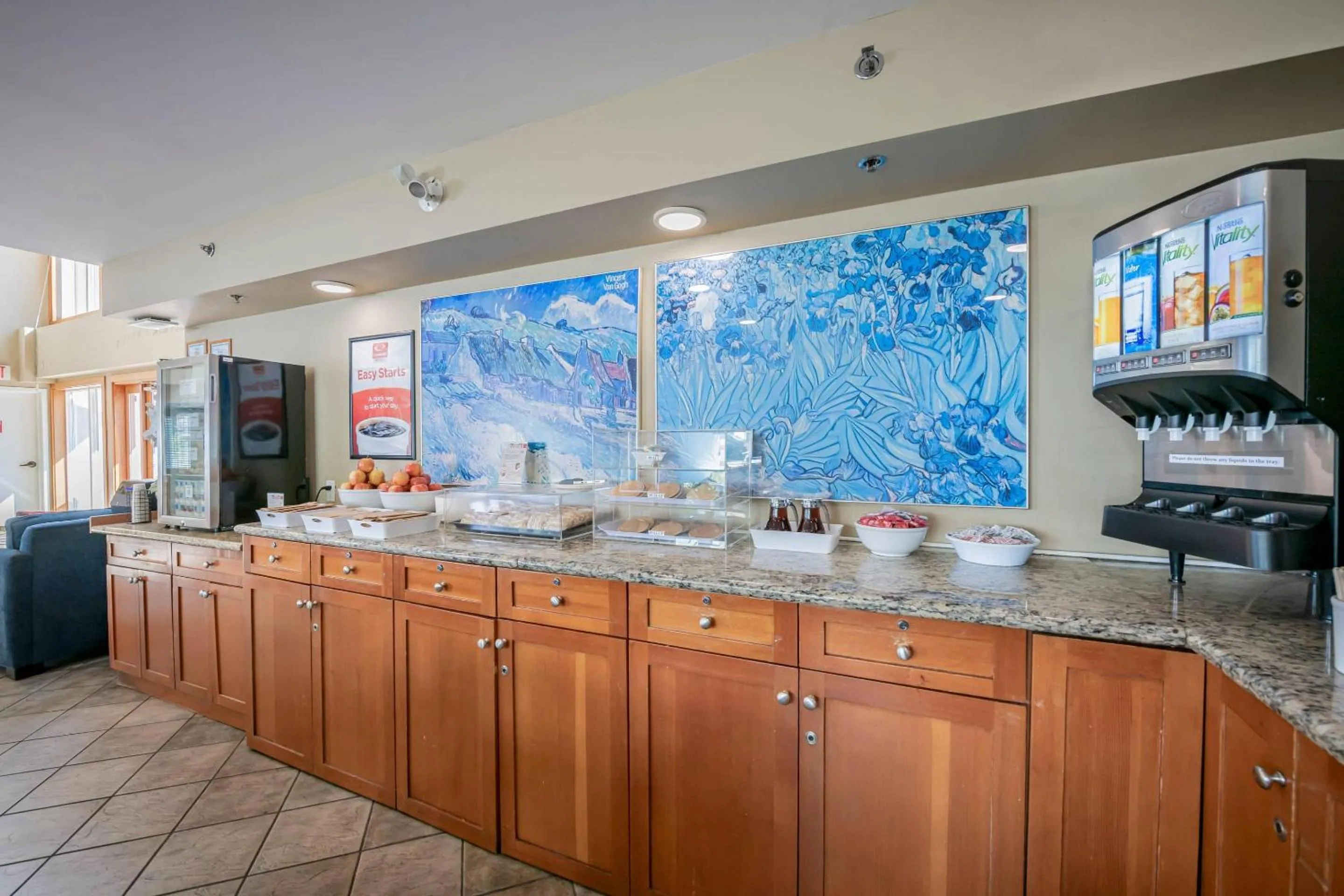 Breakfast in Econo Lodge Inn & Suites