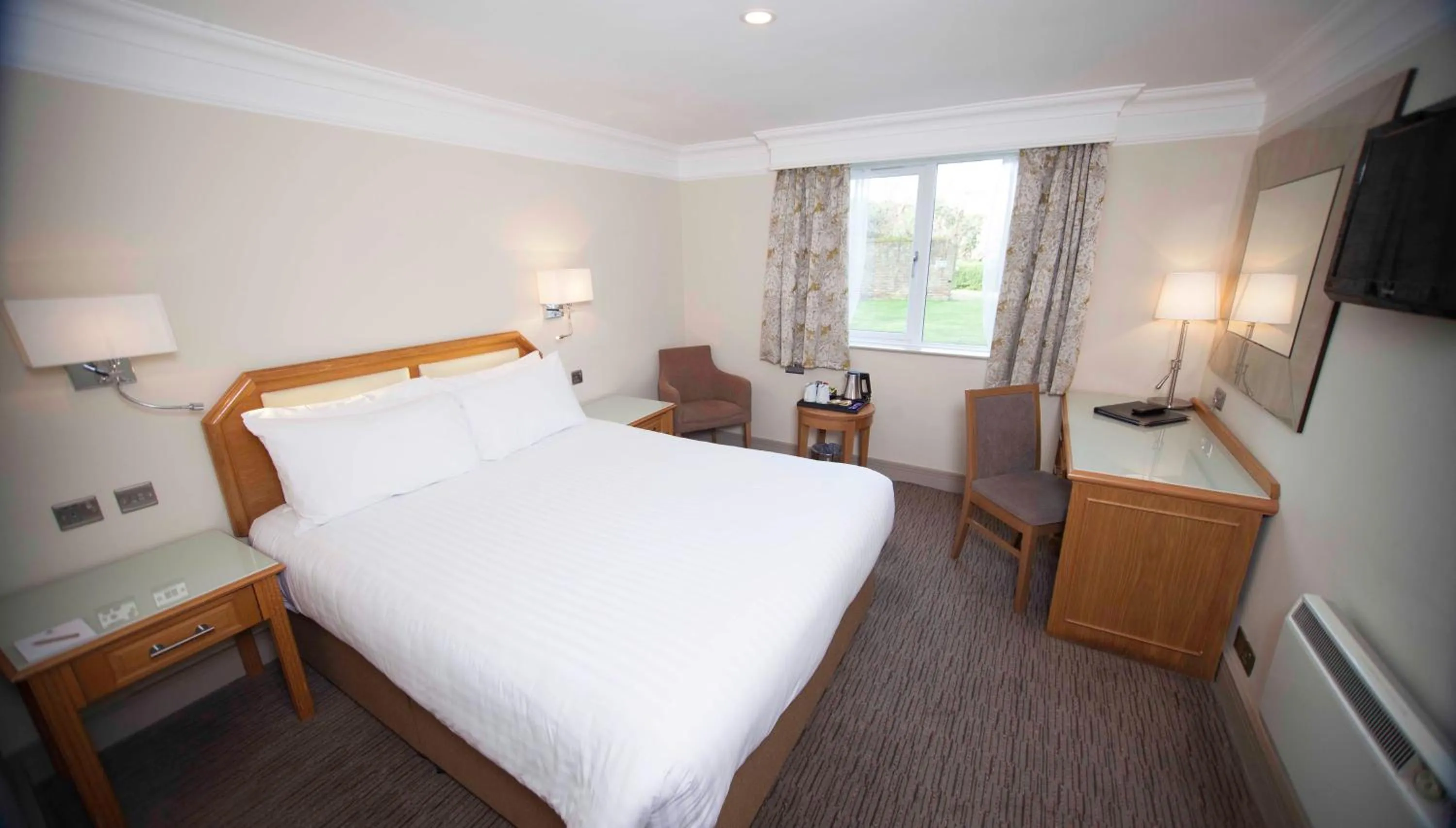 Bedroom, Bed in Best Western Chilworth Manor Hotel