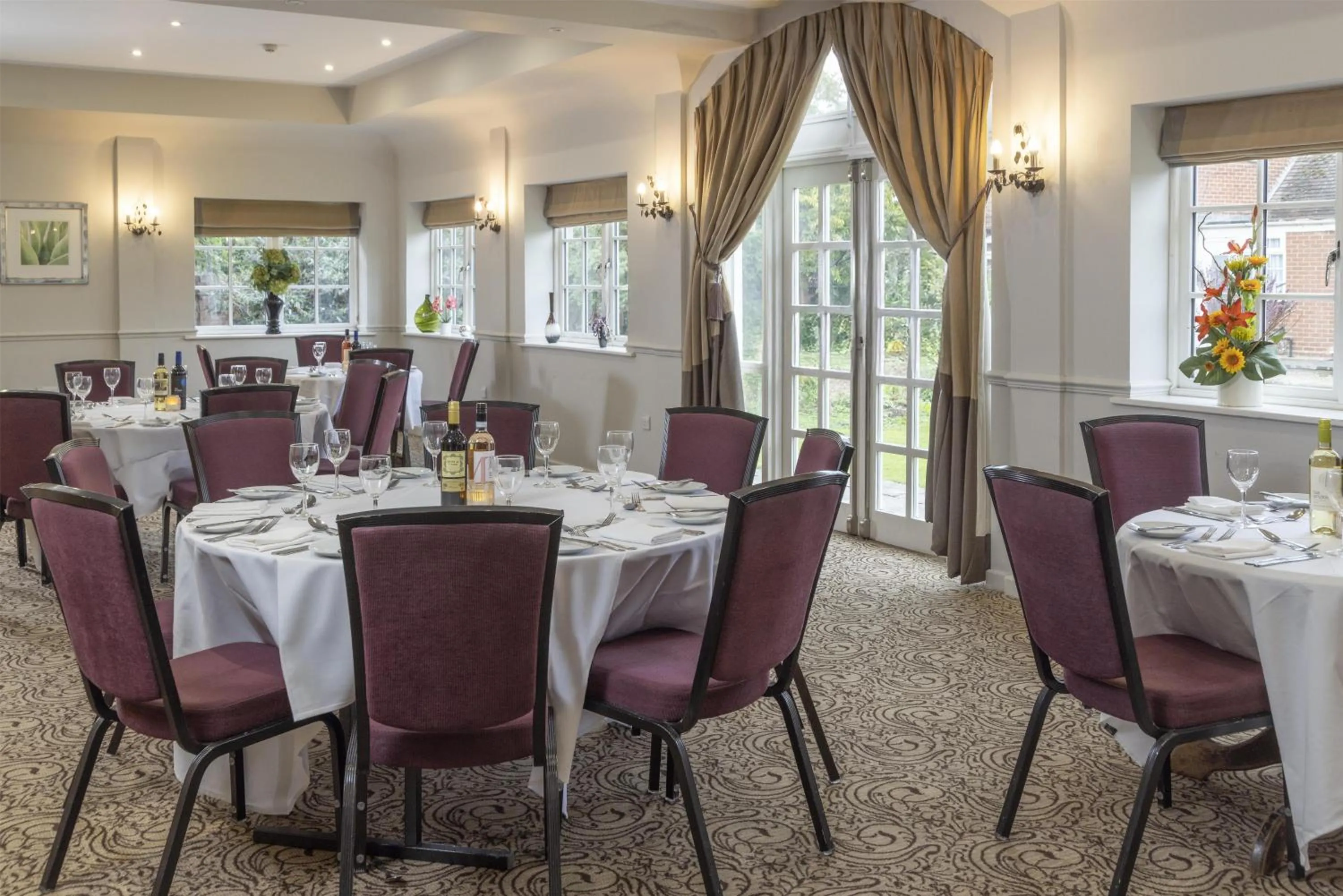 Sports in Kings Court Hotel Alcester, BW Signature Collection