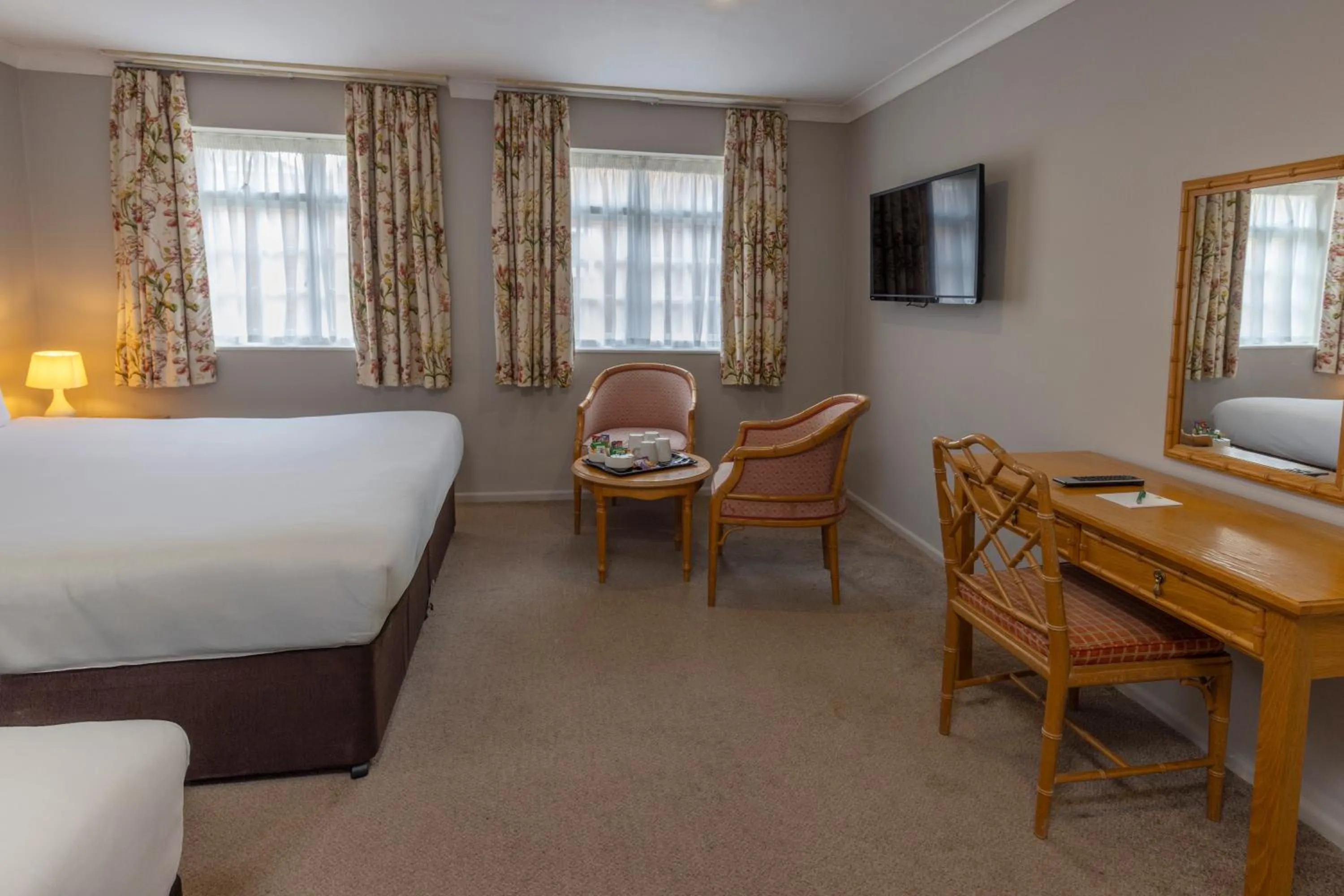 Bed in Kings Court Hotel Alcester, BW Signature Collection