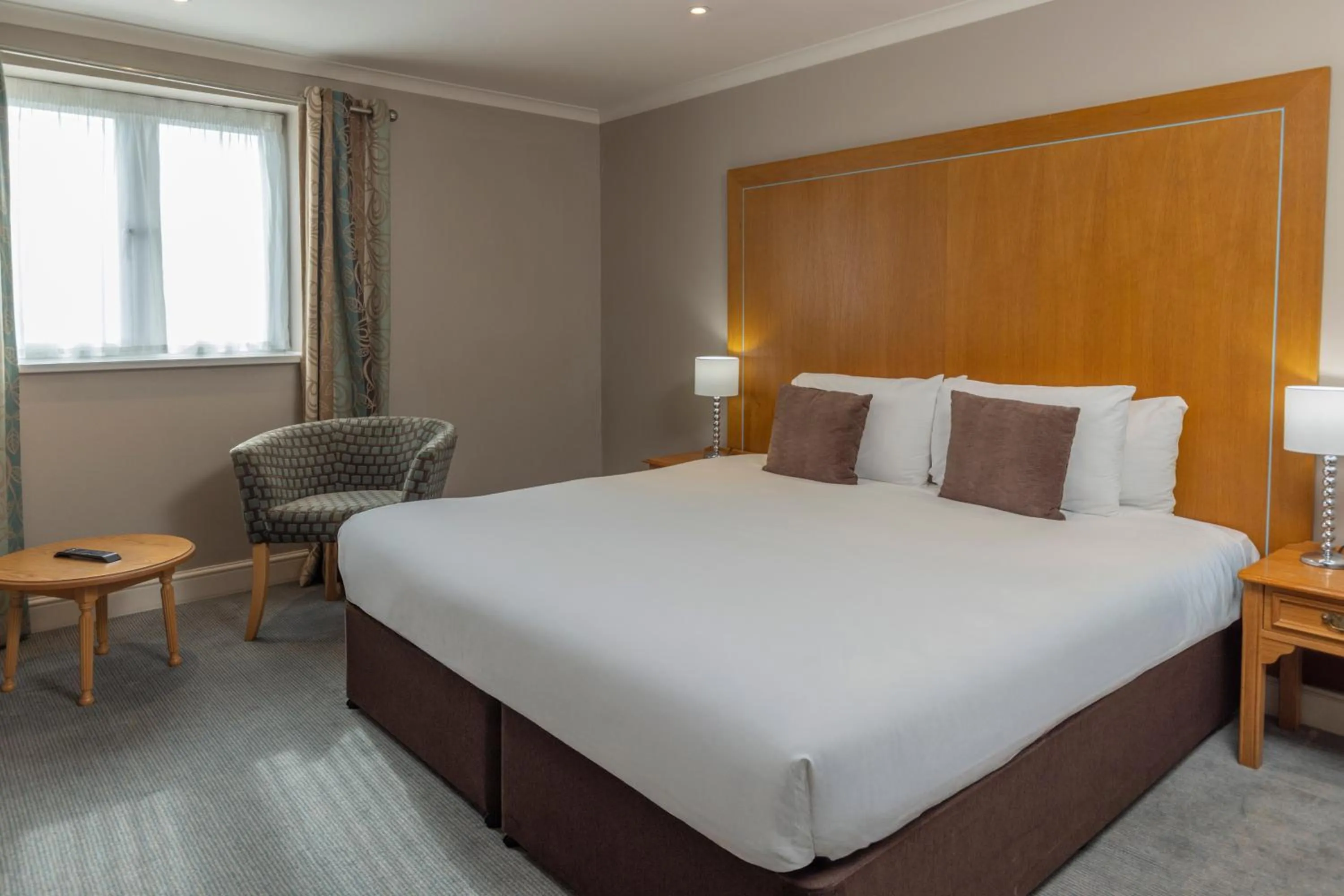 Bed in Kings Court Hotel Alcester, BW Signature Collection