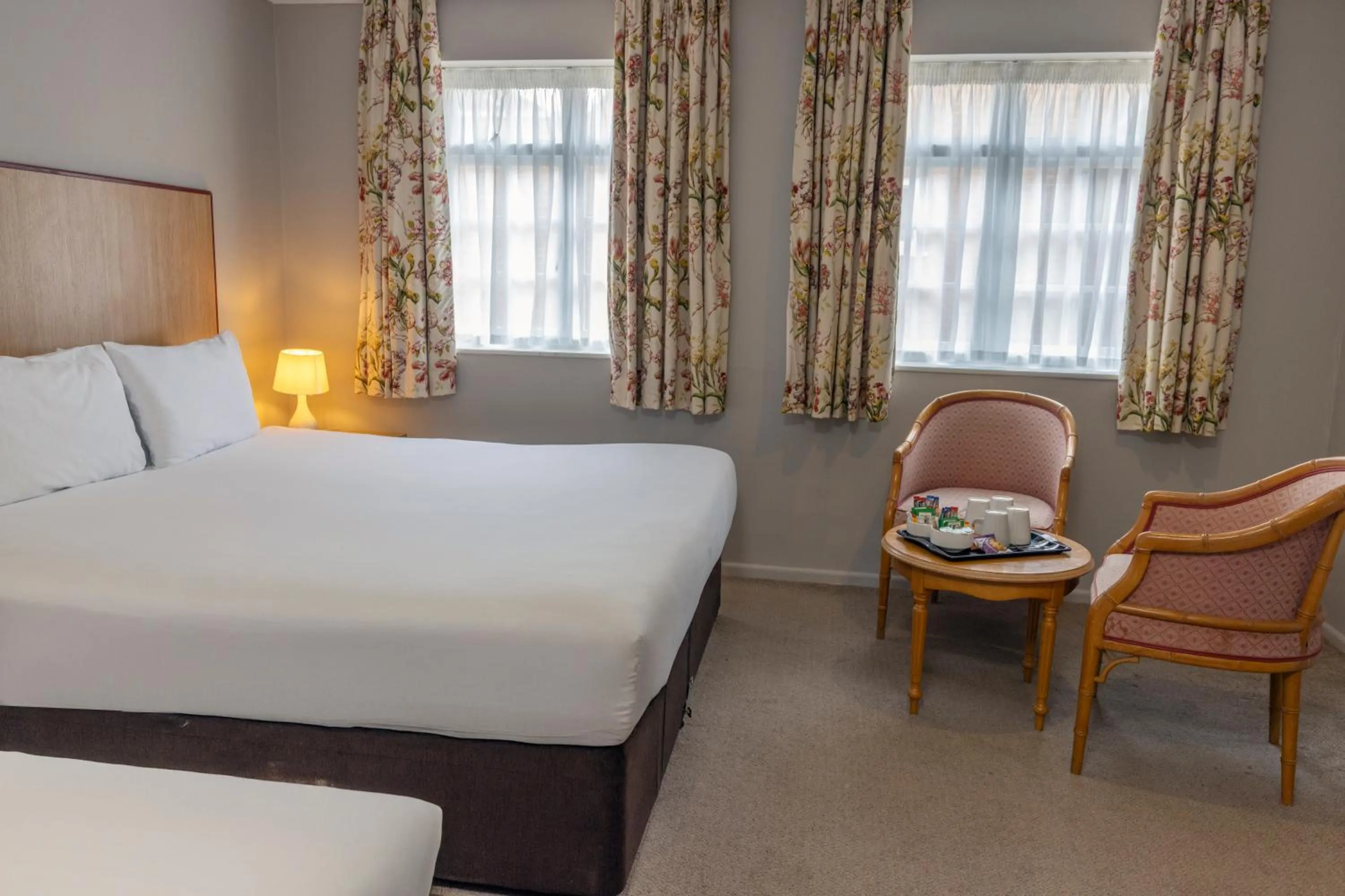 Bed in Kings Court Hotel Alcester, BW Signature Collection