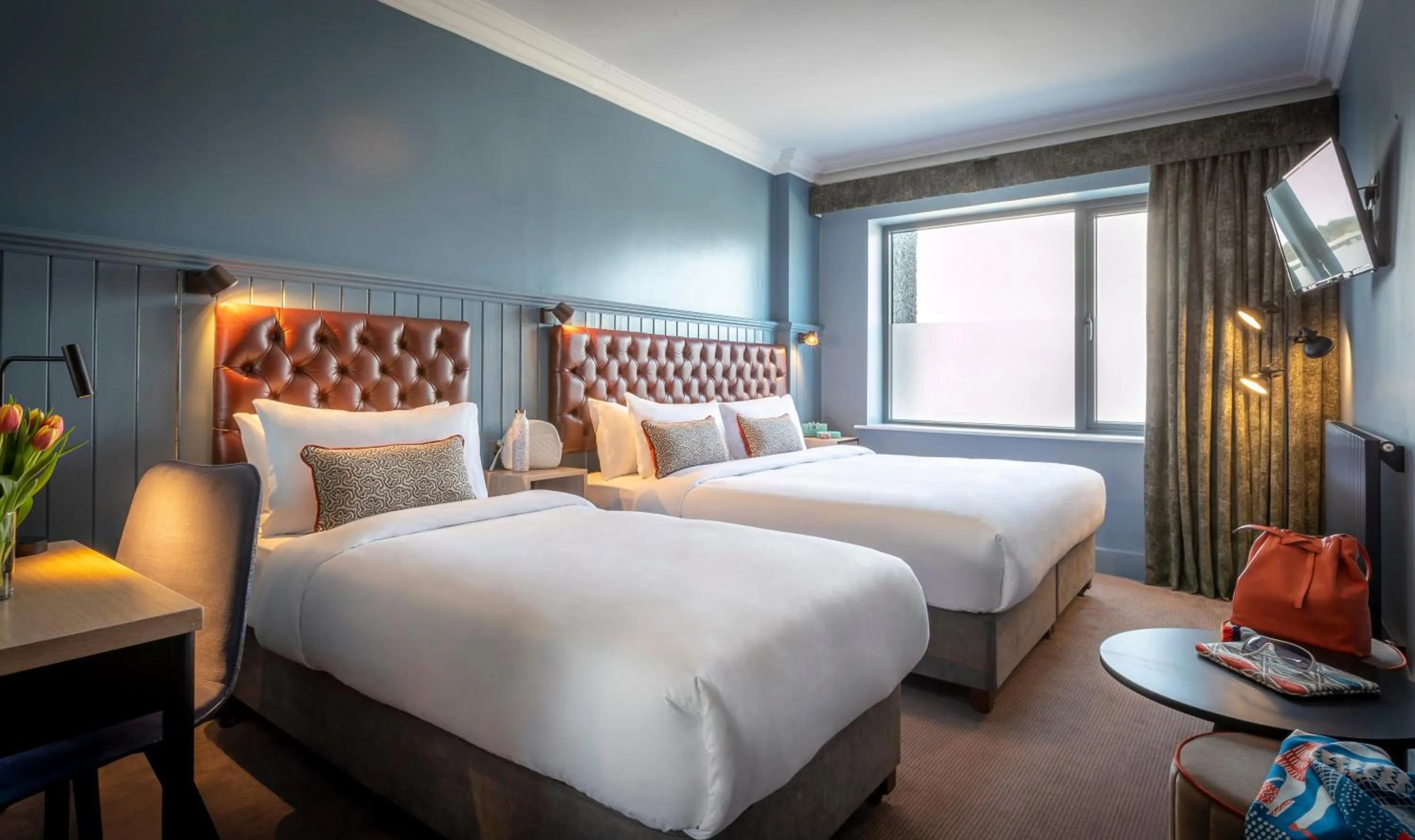 Bedroom, Bed in Shoreline Hotel