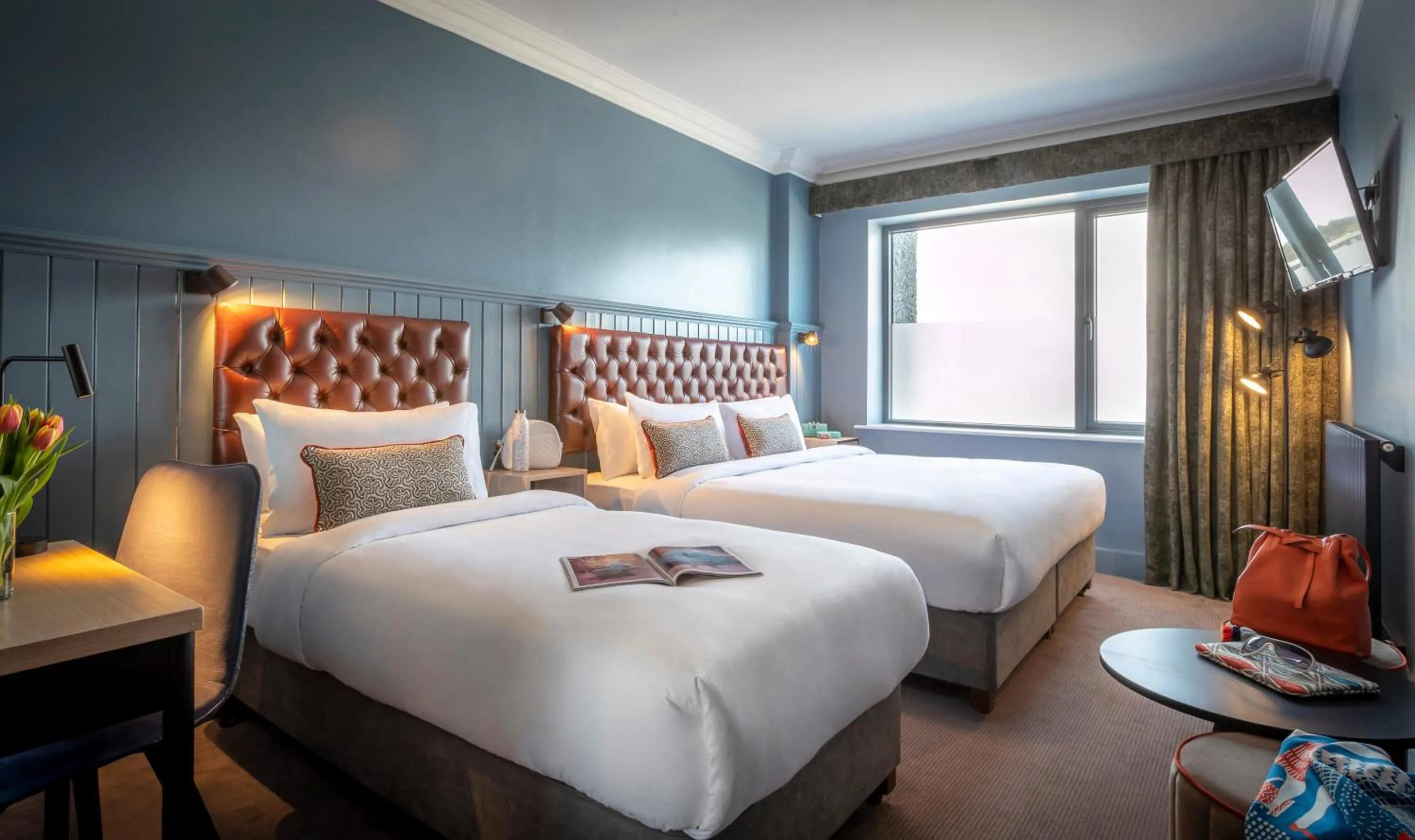 Bedroom, Bed in Shoreline Hotel