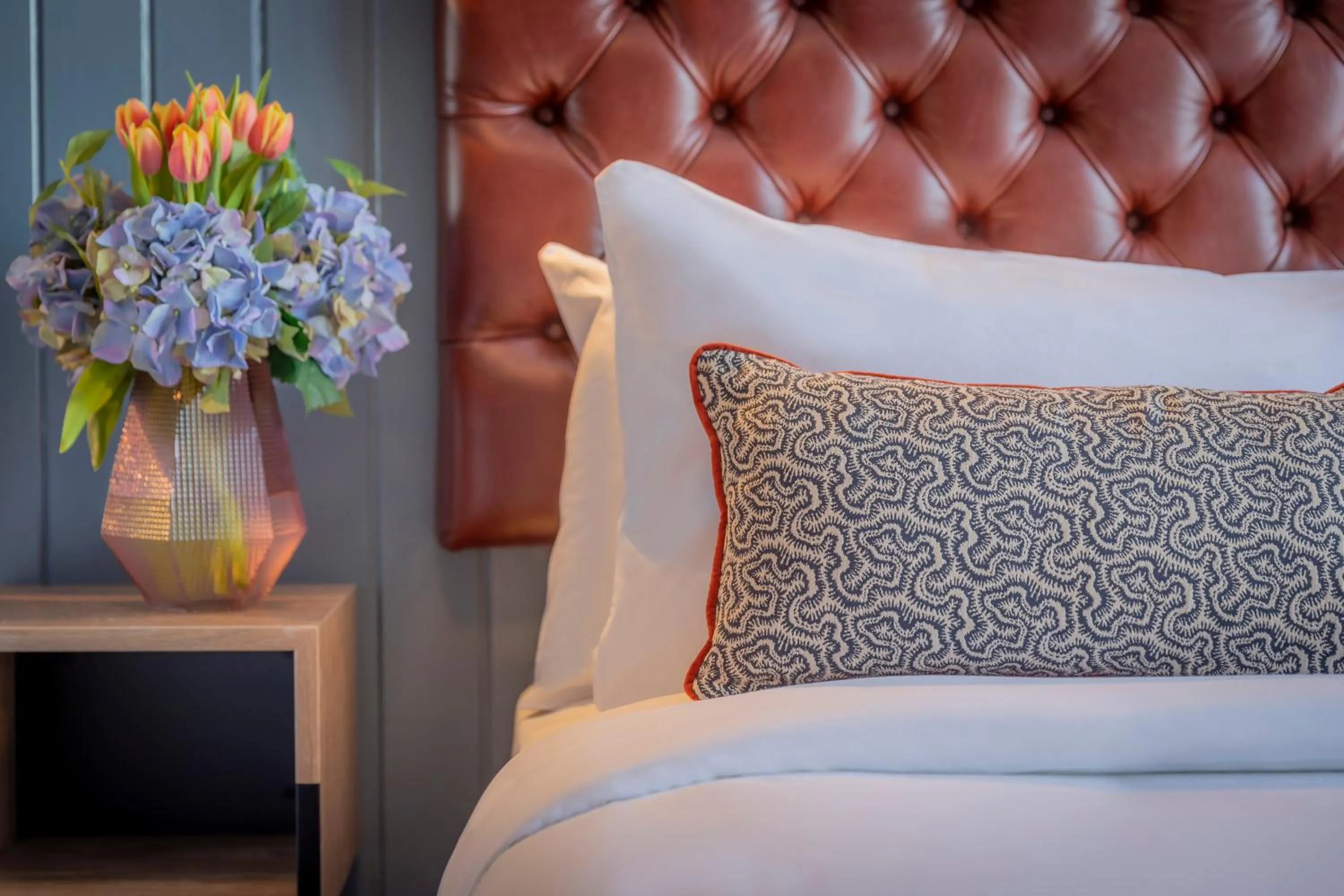 Photo of the whole room, Bed in Shoreline Hotel