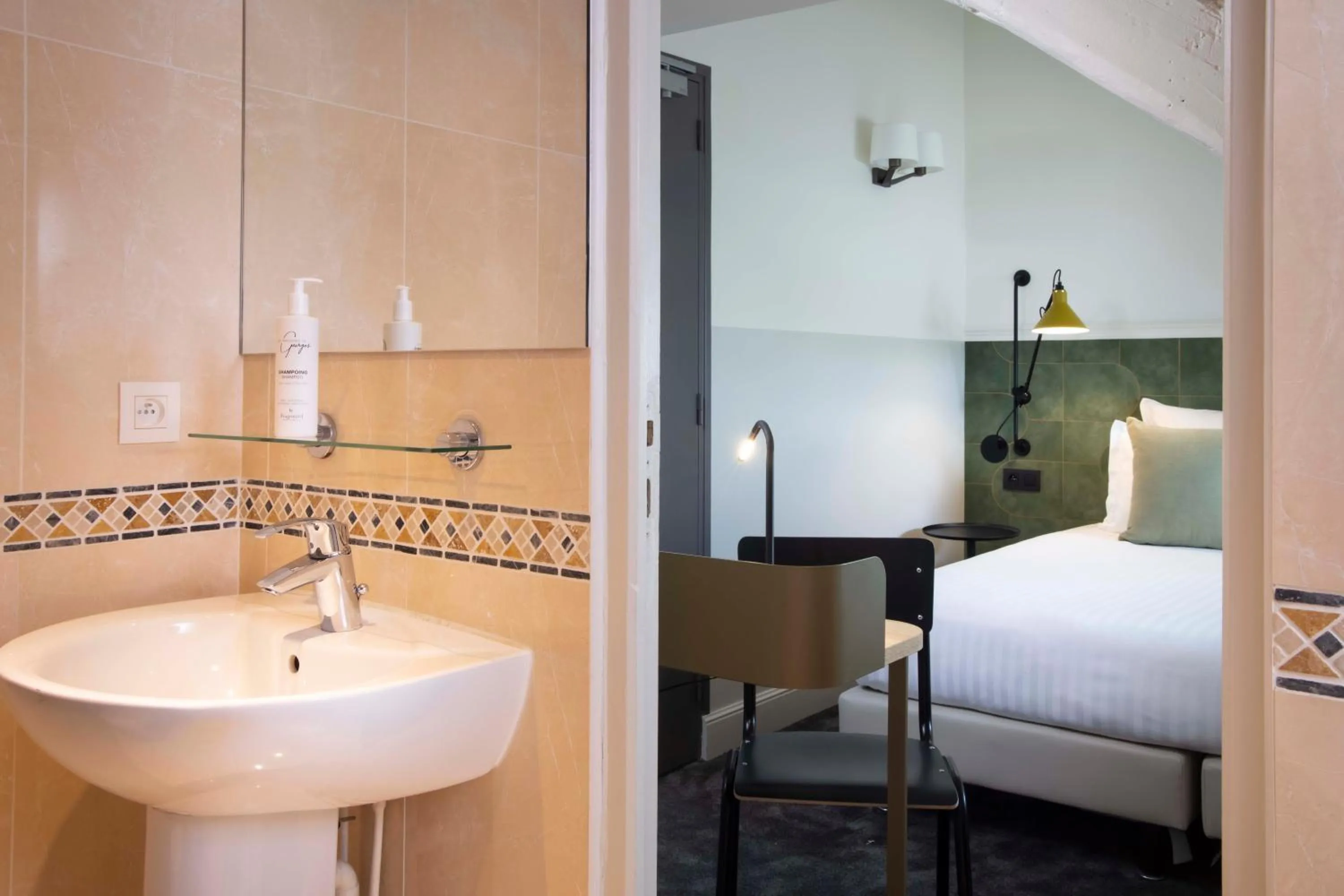 Bed in Hôtel Des Mines