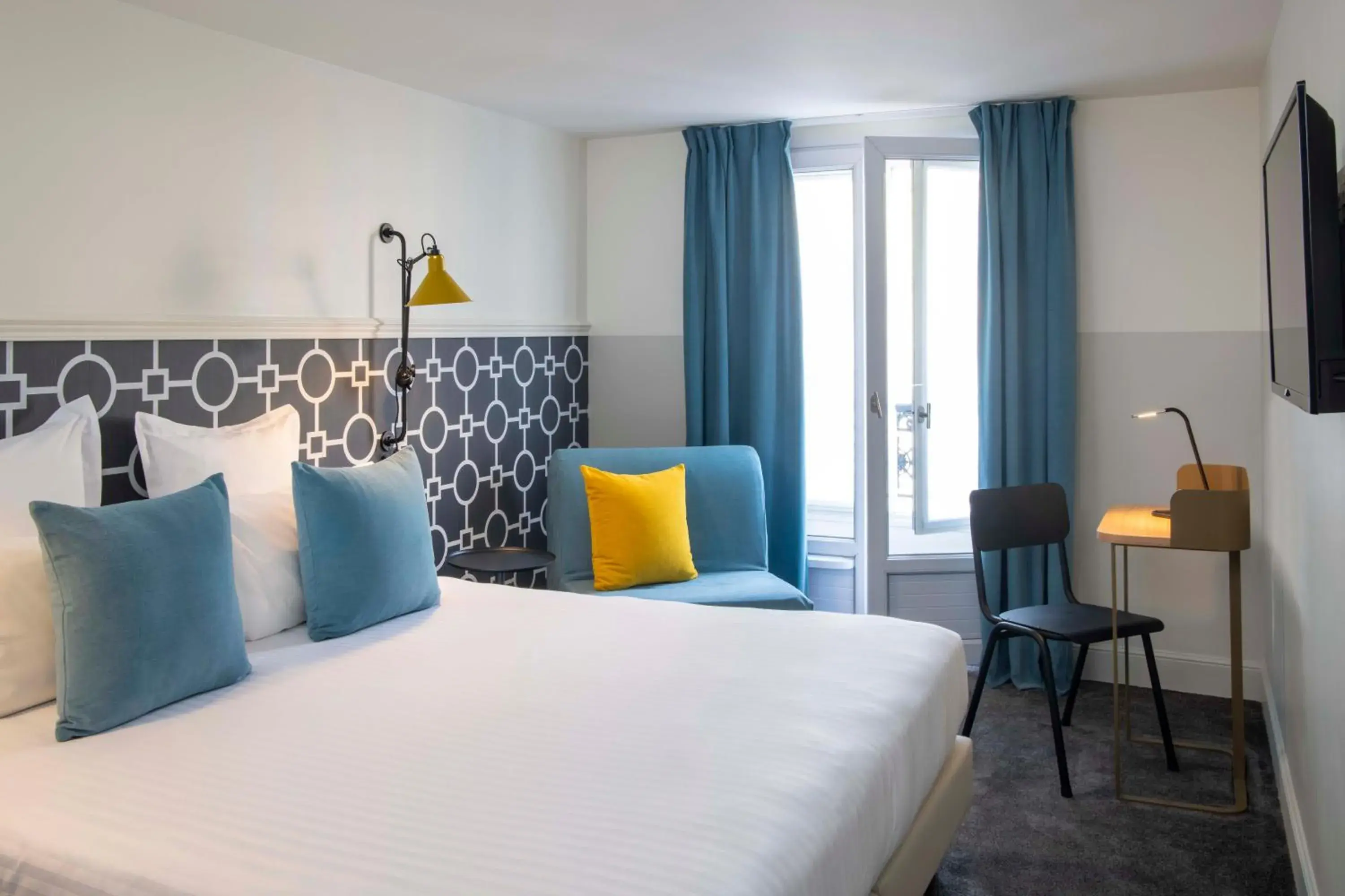 Superior Double Room in Hôtel Des Mines Superior Double Room in Hôtel Des Mines