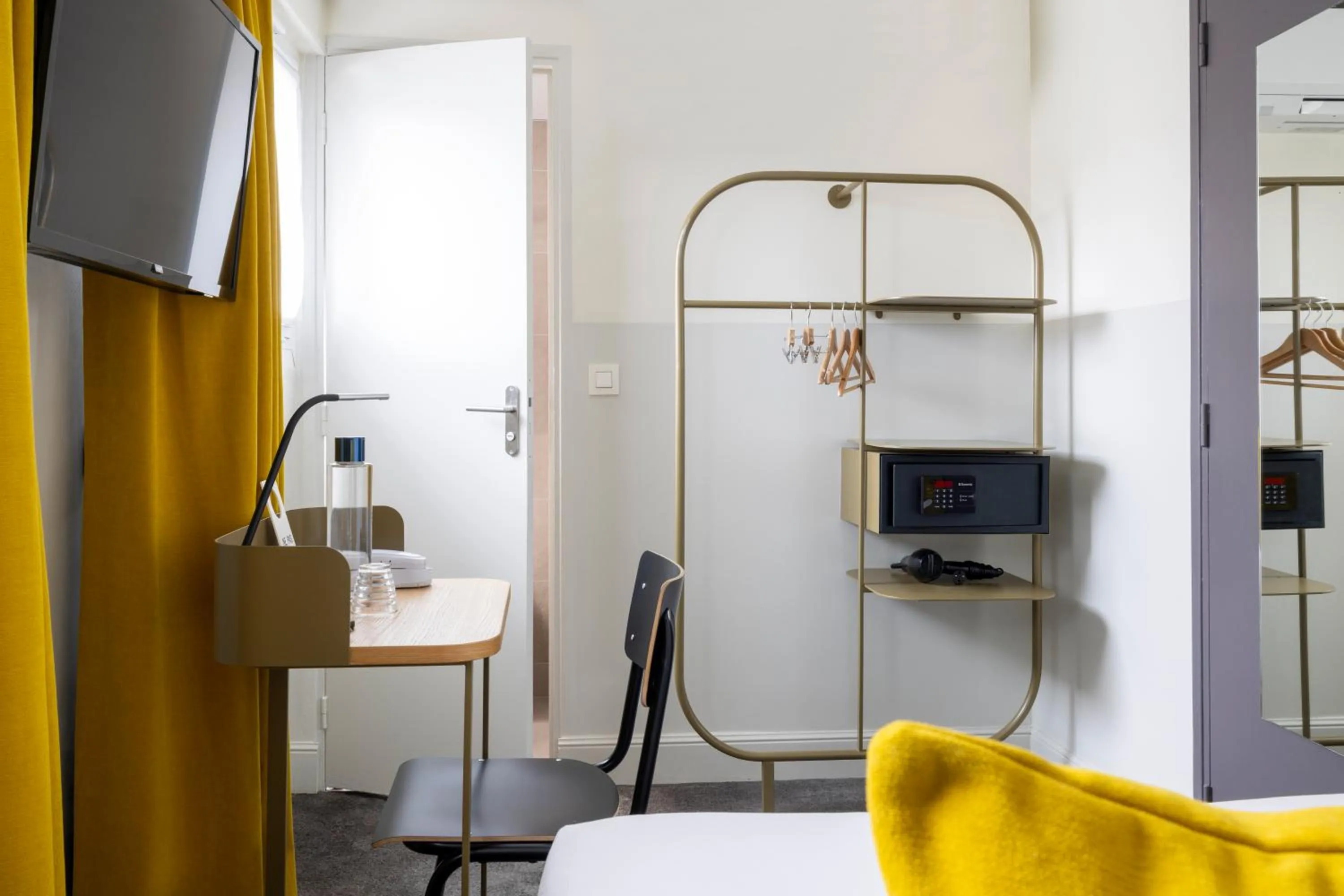 TV and multimedia, Bed in Hôtel Des Mines