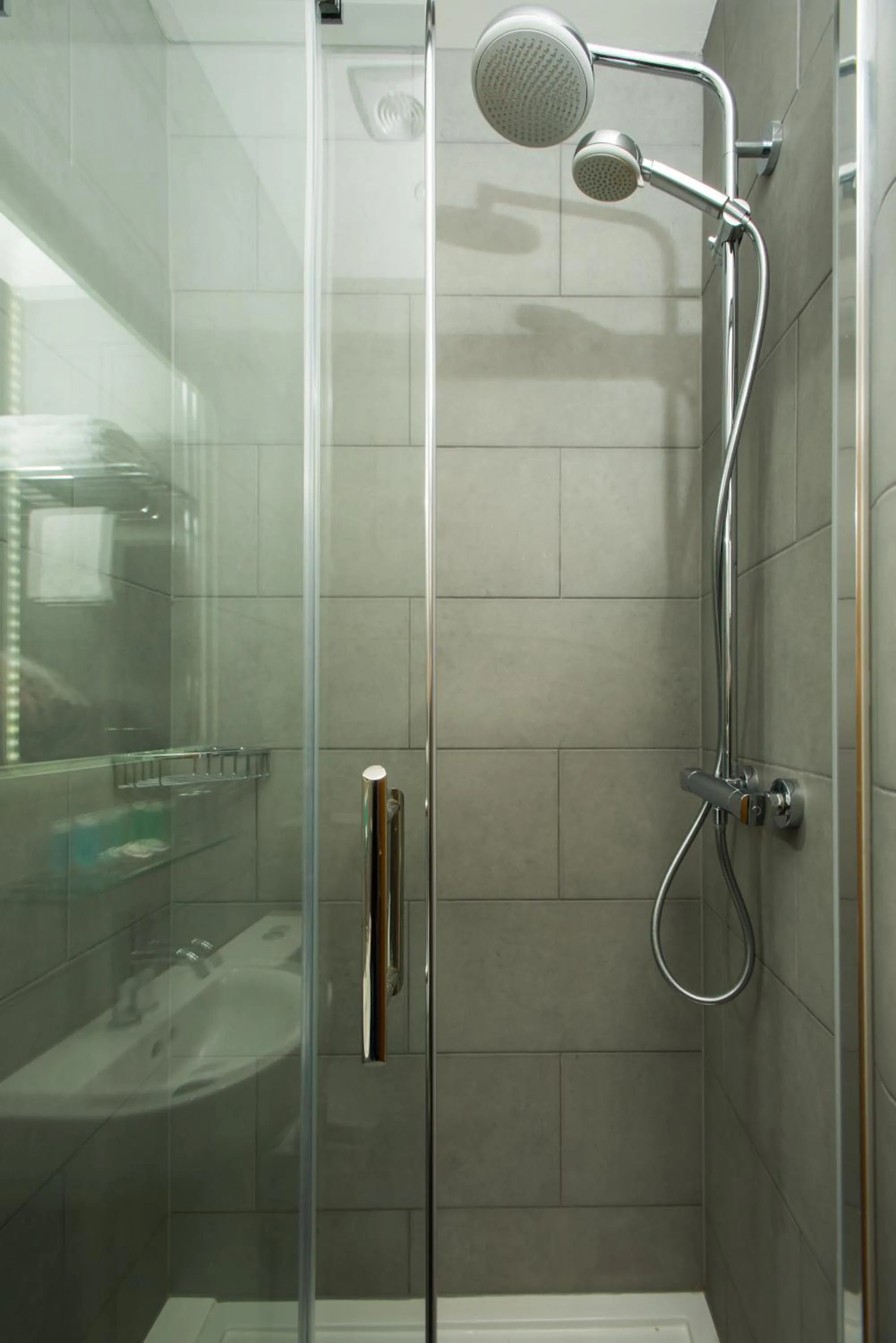 Shower in Caring Hotel