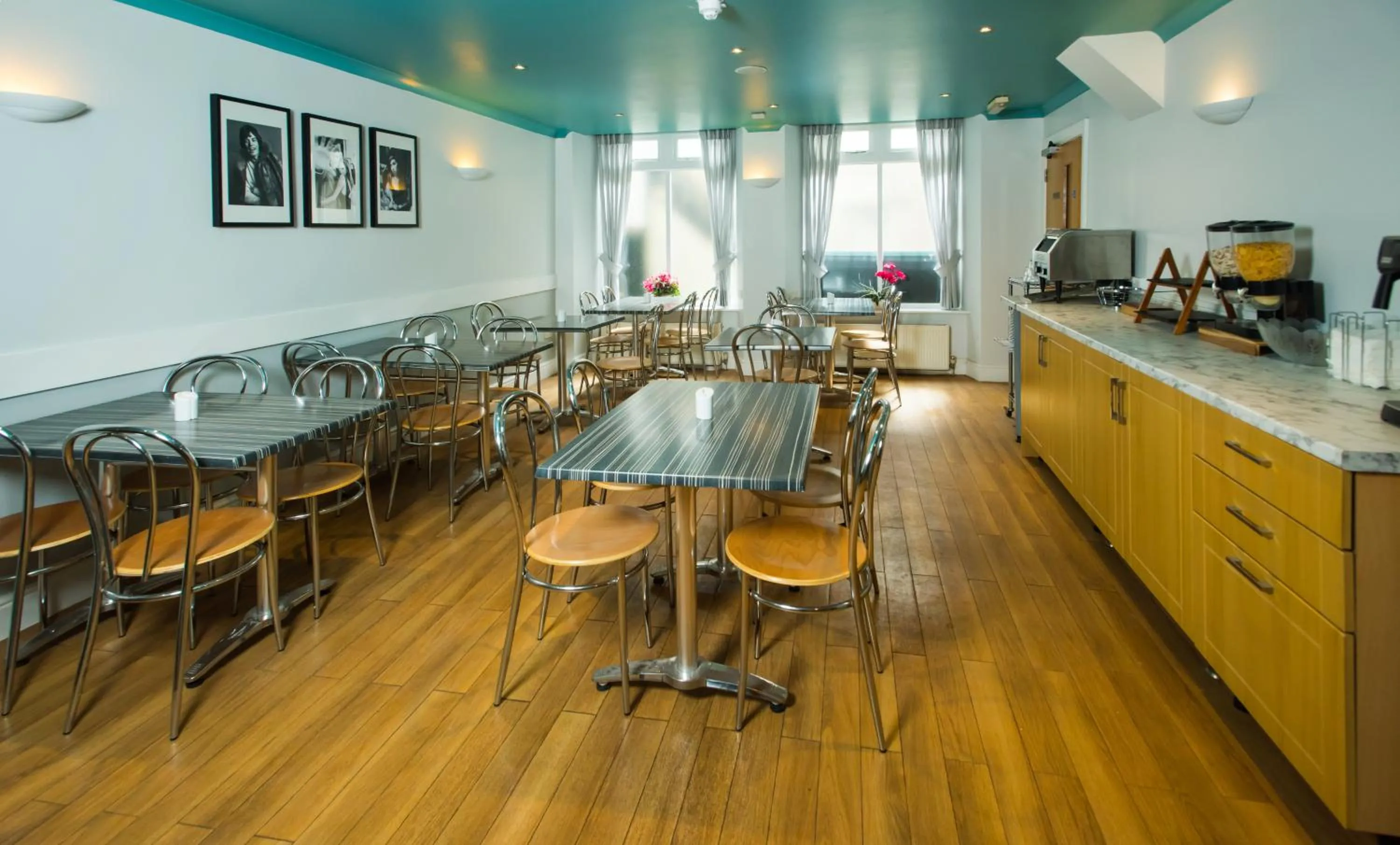 Restaurant/places to eat in Caring Hotel