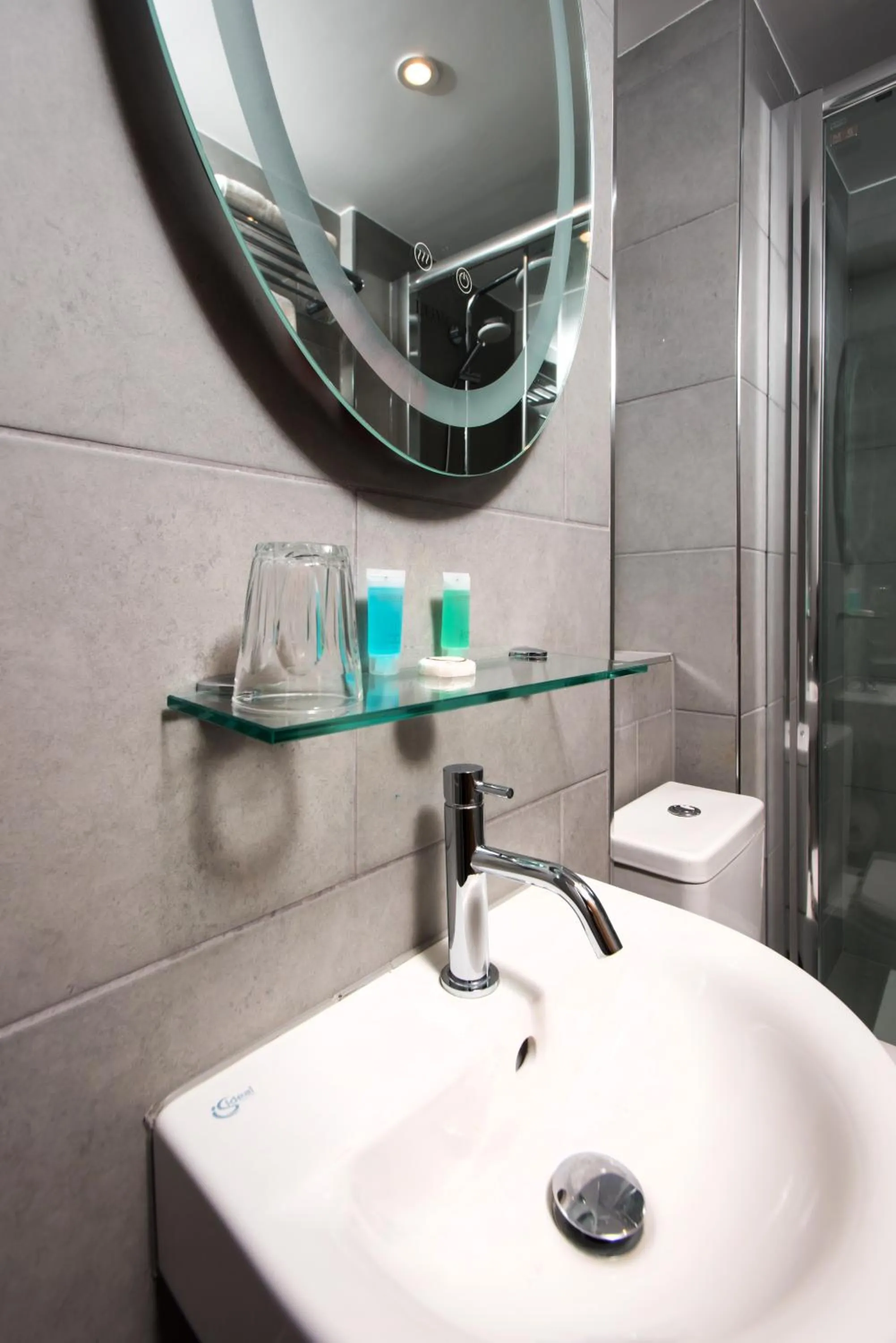 Shower in Caring Hotel