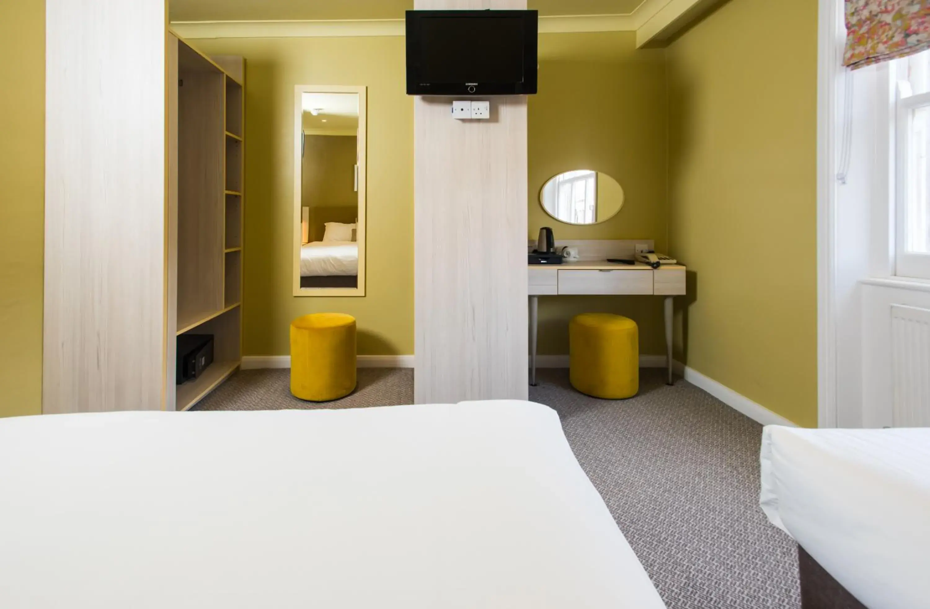 Deluxe Triple Room in Caring Hotel Deluxe Triple Room in Caring Hotel