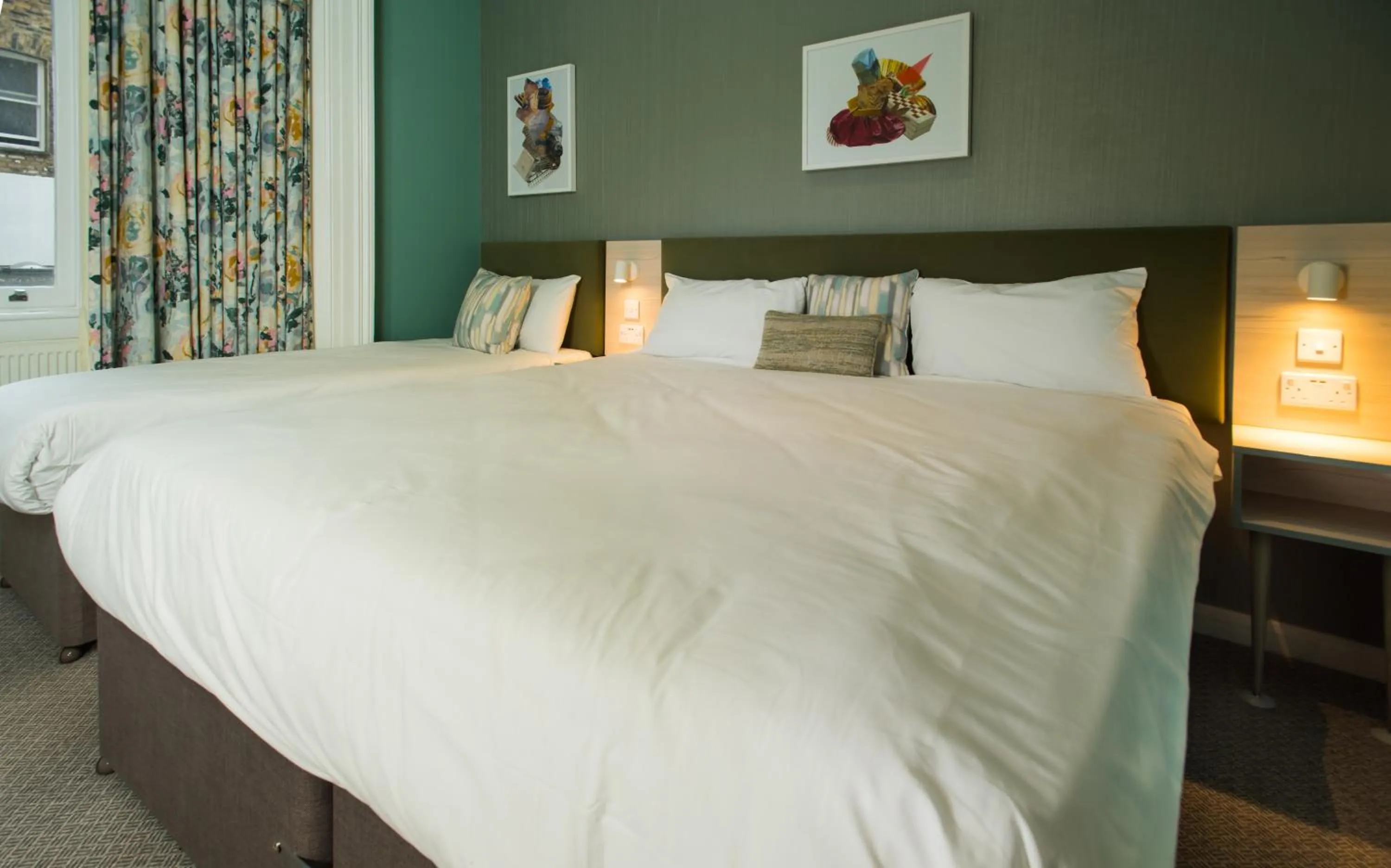 Bedroom, Bed in Caring Hotel