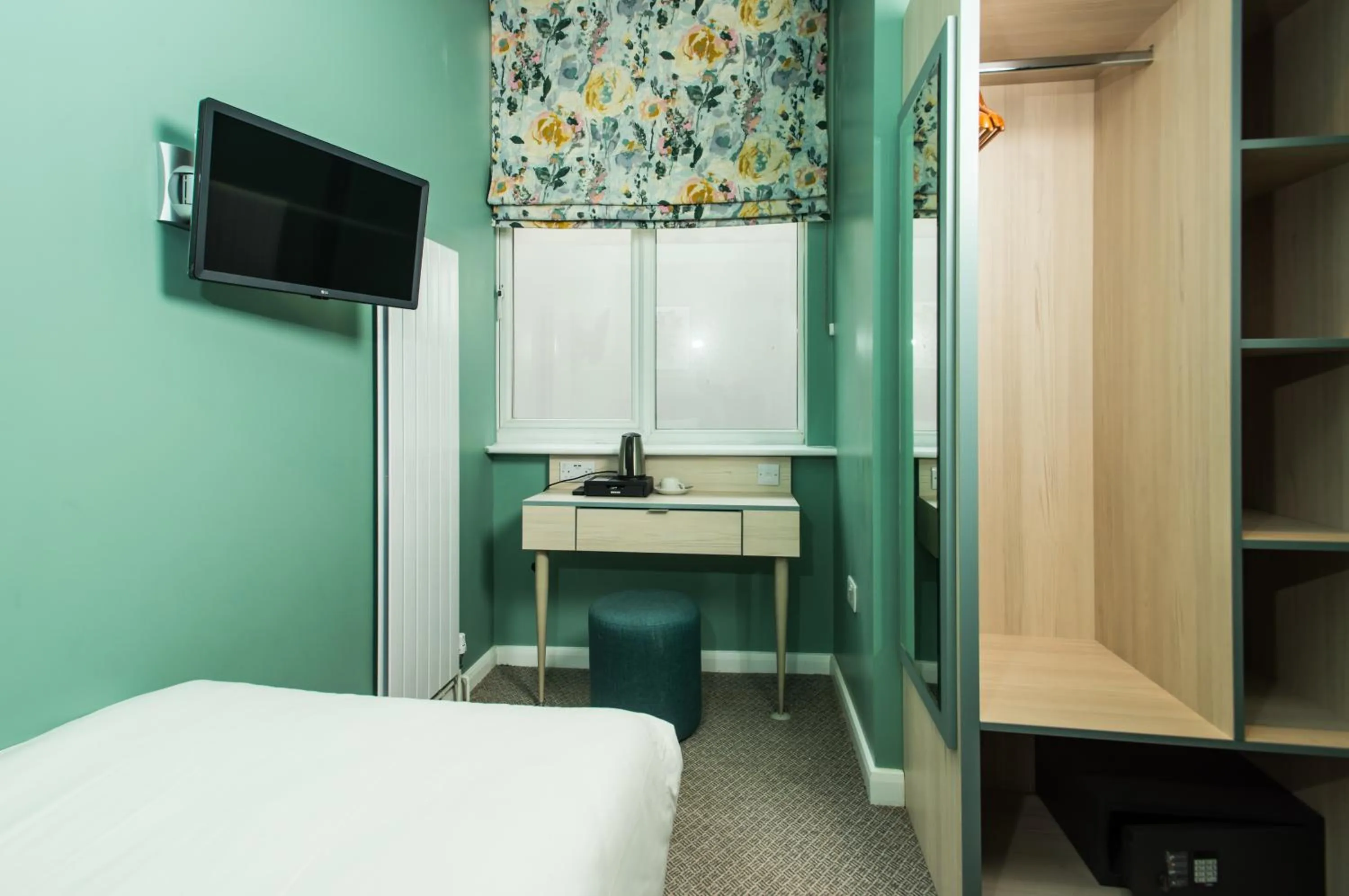 TV and multimedia, Bed in Caring Hotel