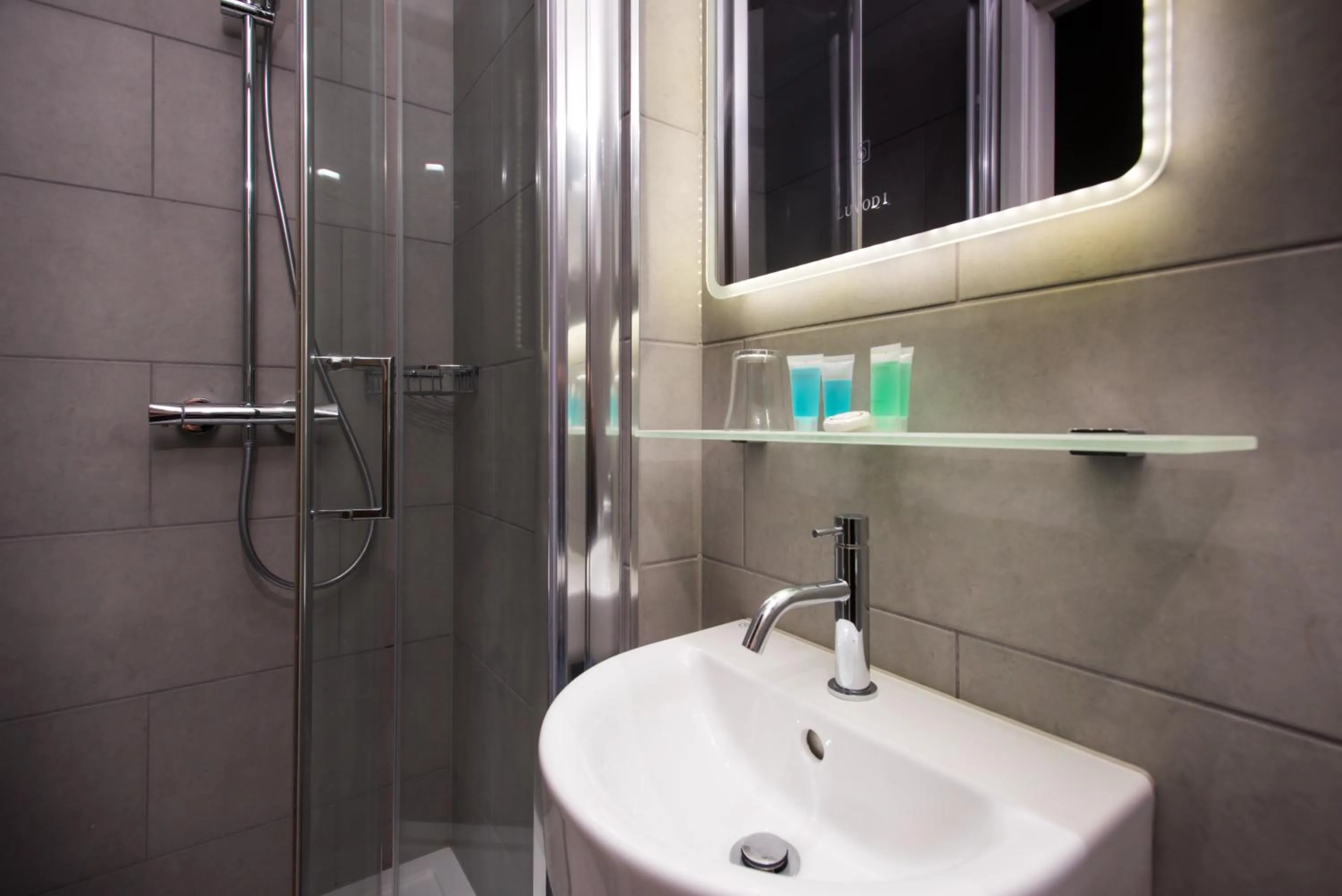 Shower in Caring Hotel