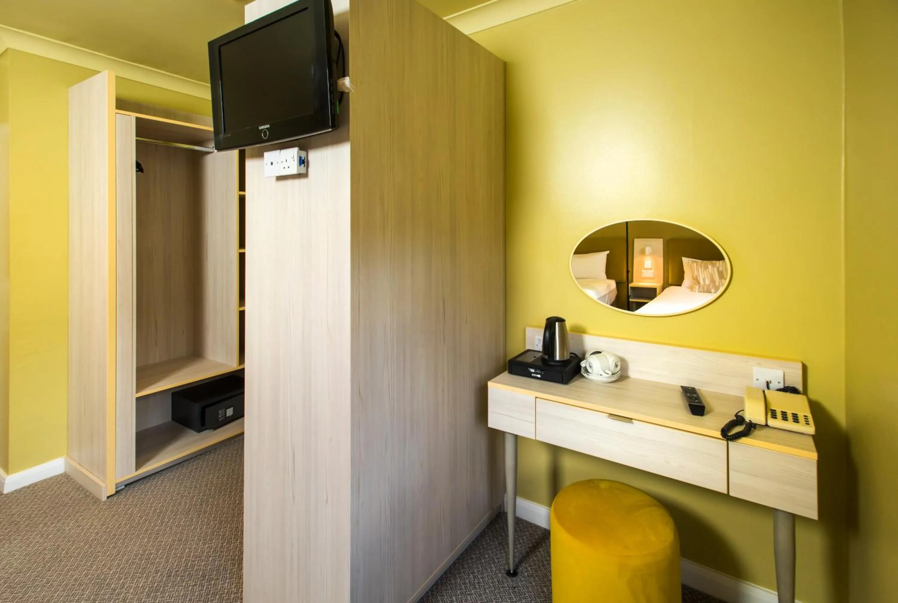 Coffee/tea facilities in Caring Hotel