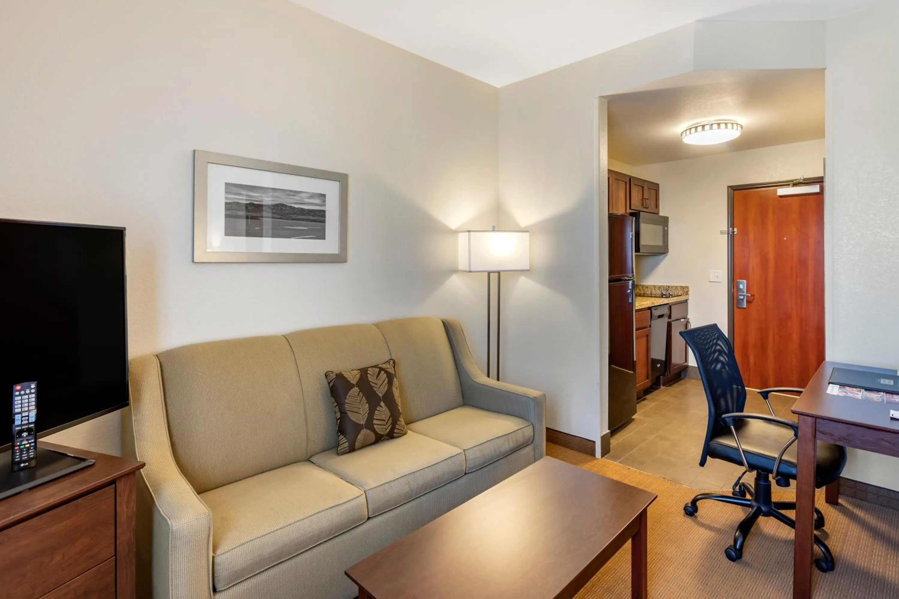 TV and multimedia in MainStay Suites Near Denver Downtown