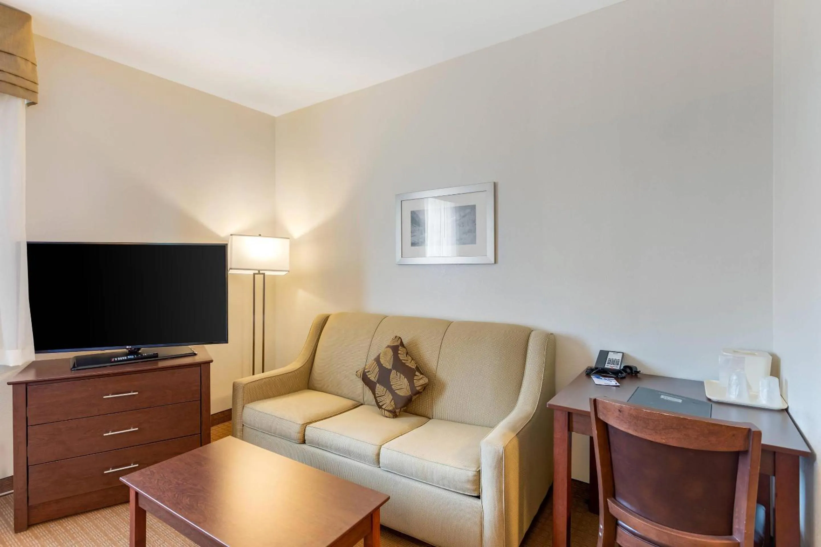 Bedroom in MainStay Suites Near Denver Downtown