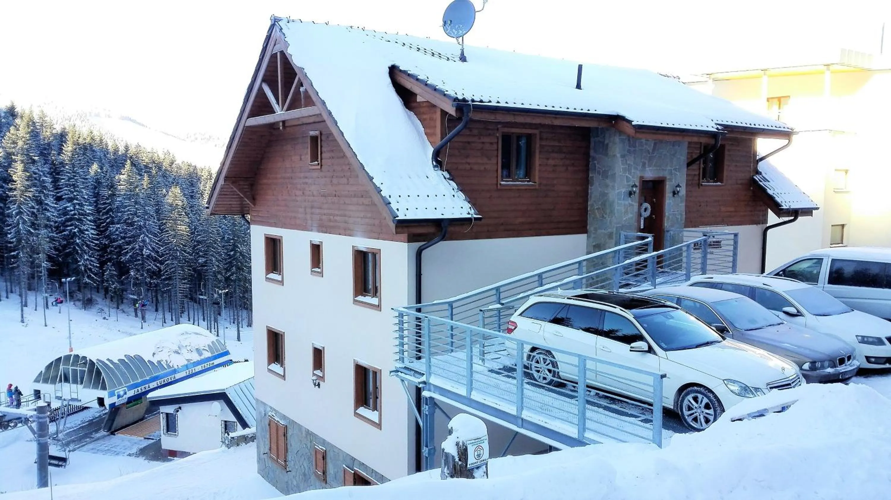 Property building in Apartmany Maliarik