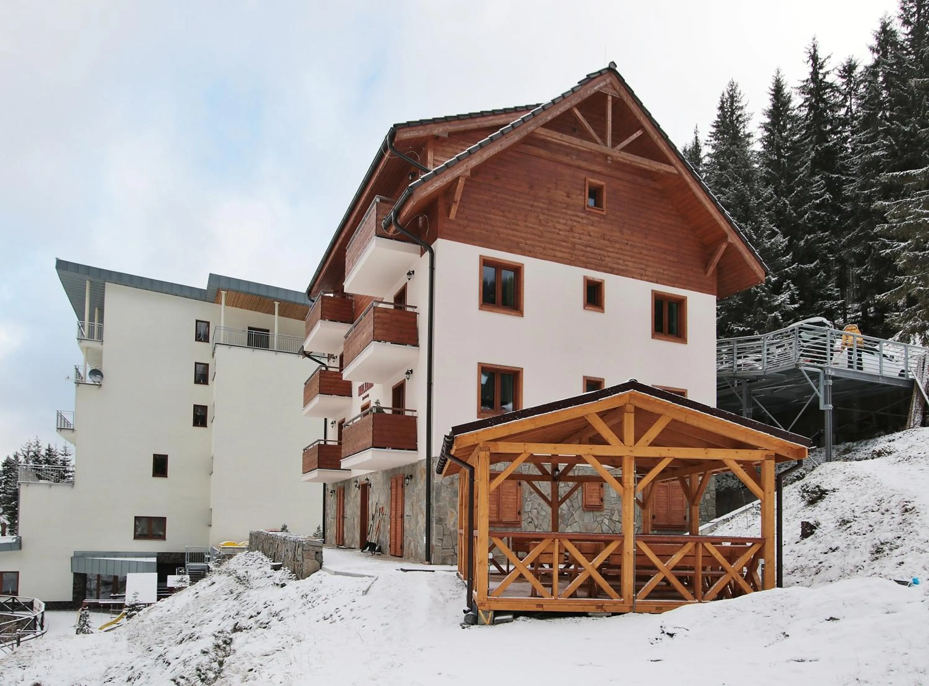 Property building in Apartmany Maliarik