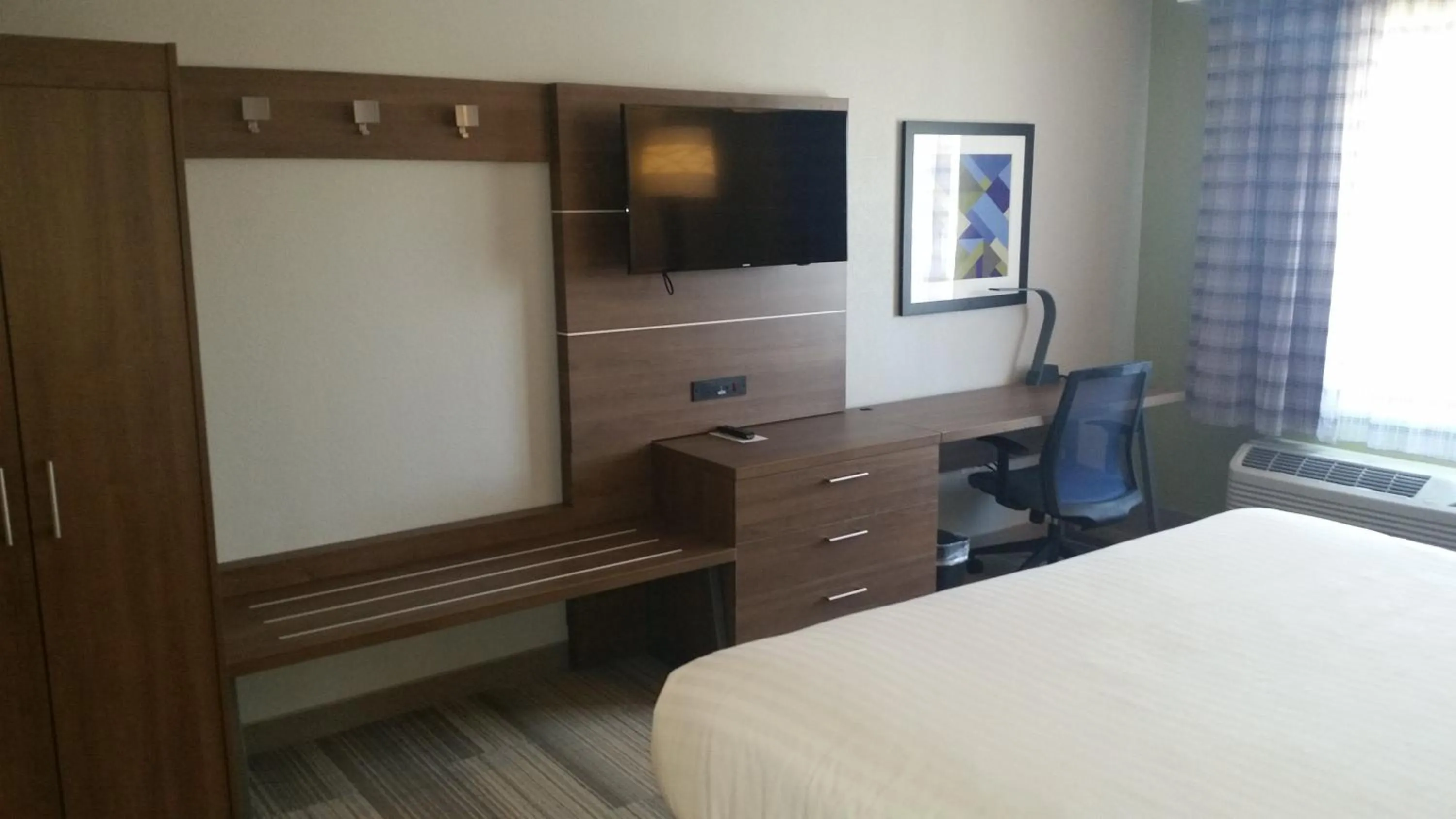 Photo of the whole room, Bed in Holiday Inn Express & Suites - Fort Mill by IHG