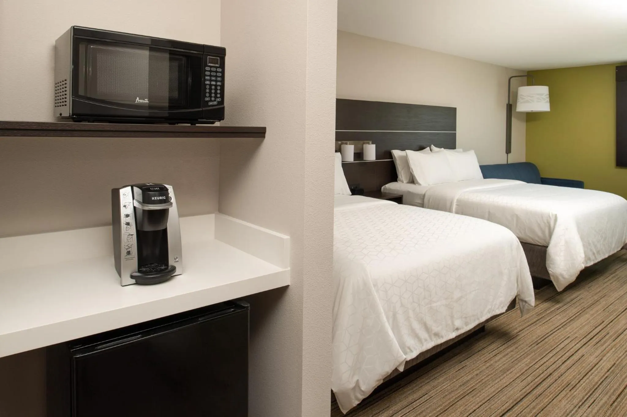Photo of the whole room, Bed in Holiday Inn Express & Suites - Camas by IHG