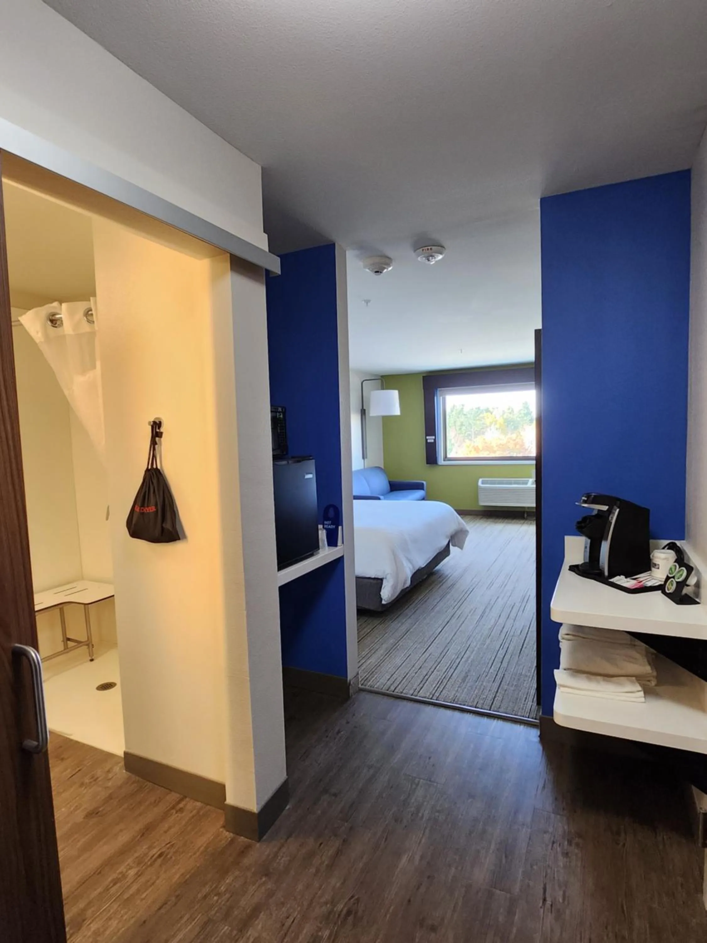 Bedroom, Bed in Holiday Inn Express & Suites - Camas by IHG