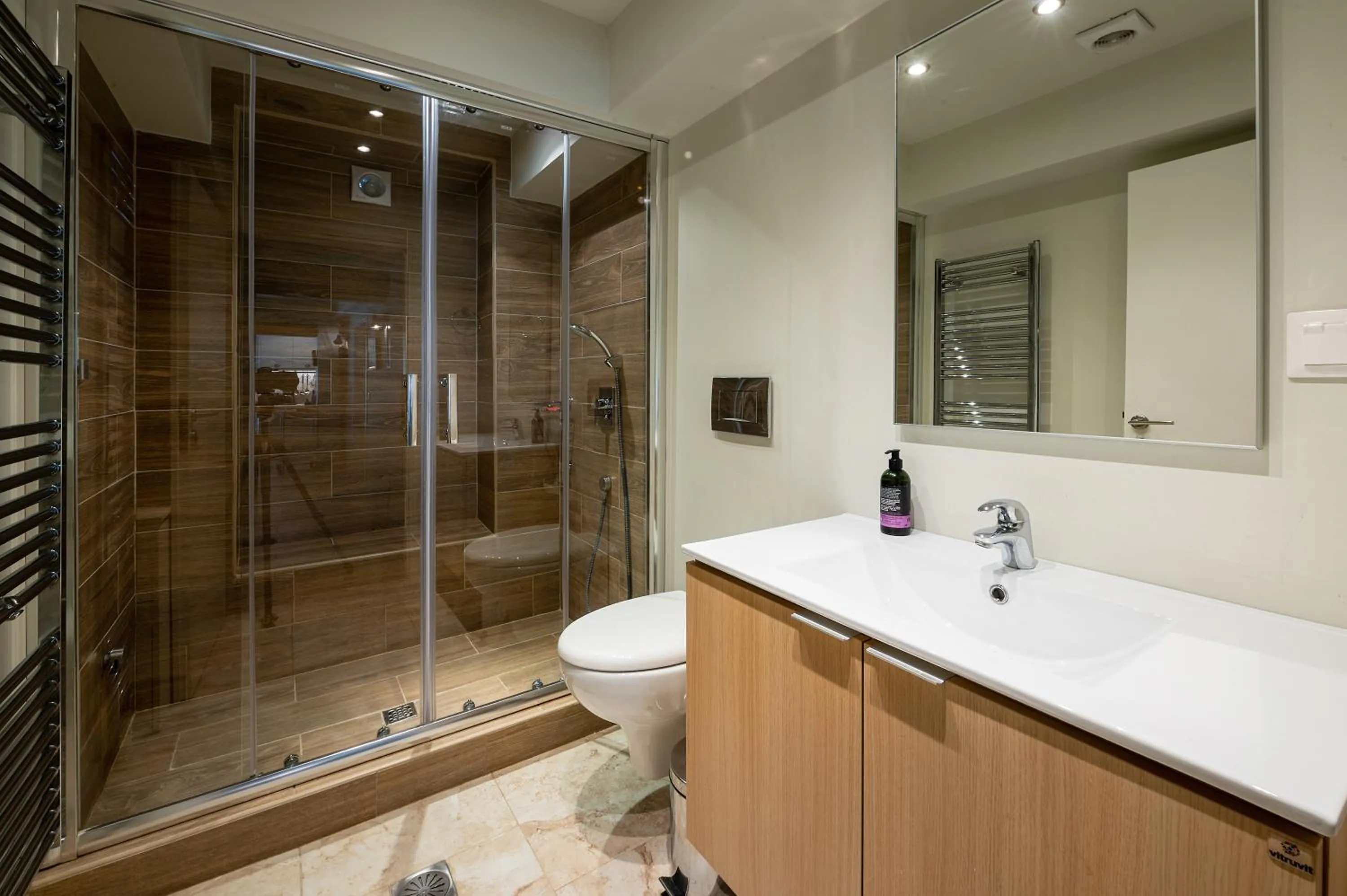 Shower in City Cottage - Kalamata Villas