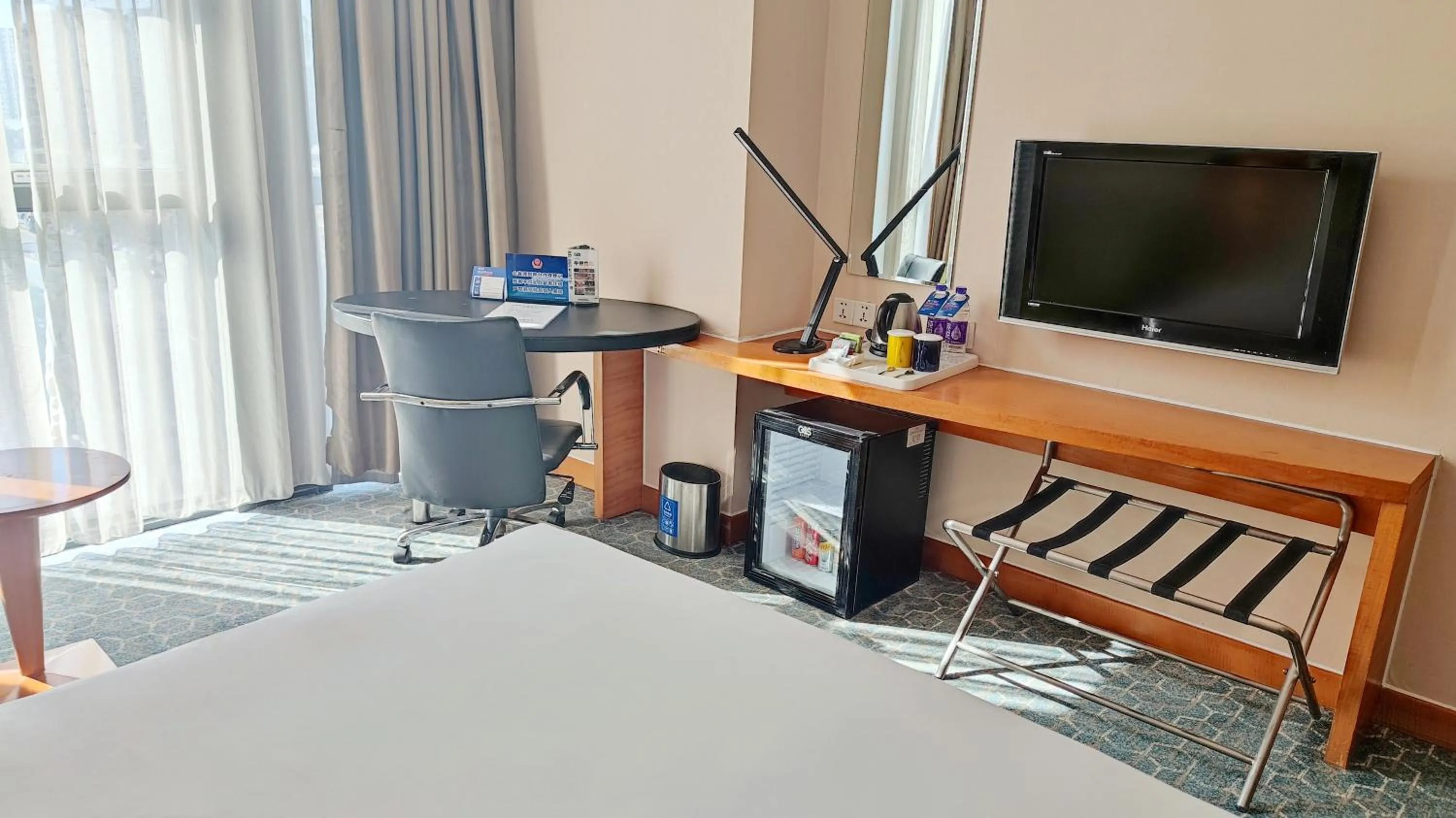 Bed in Holiday Inn Express Beijing Wangjing Center by IHG