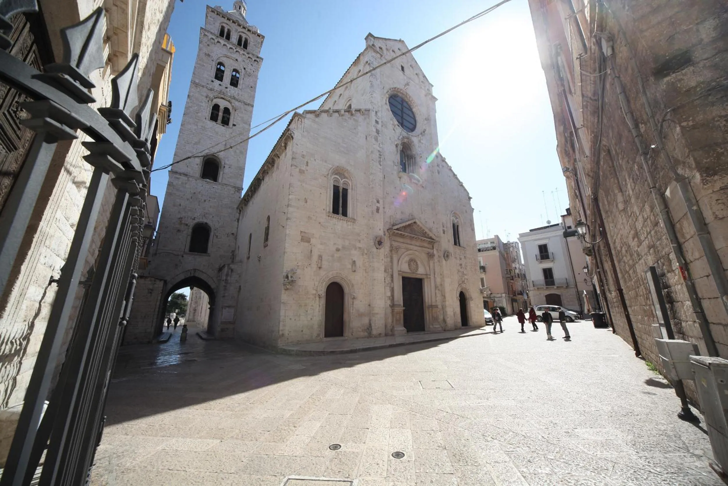 Nearby landmark in Essence