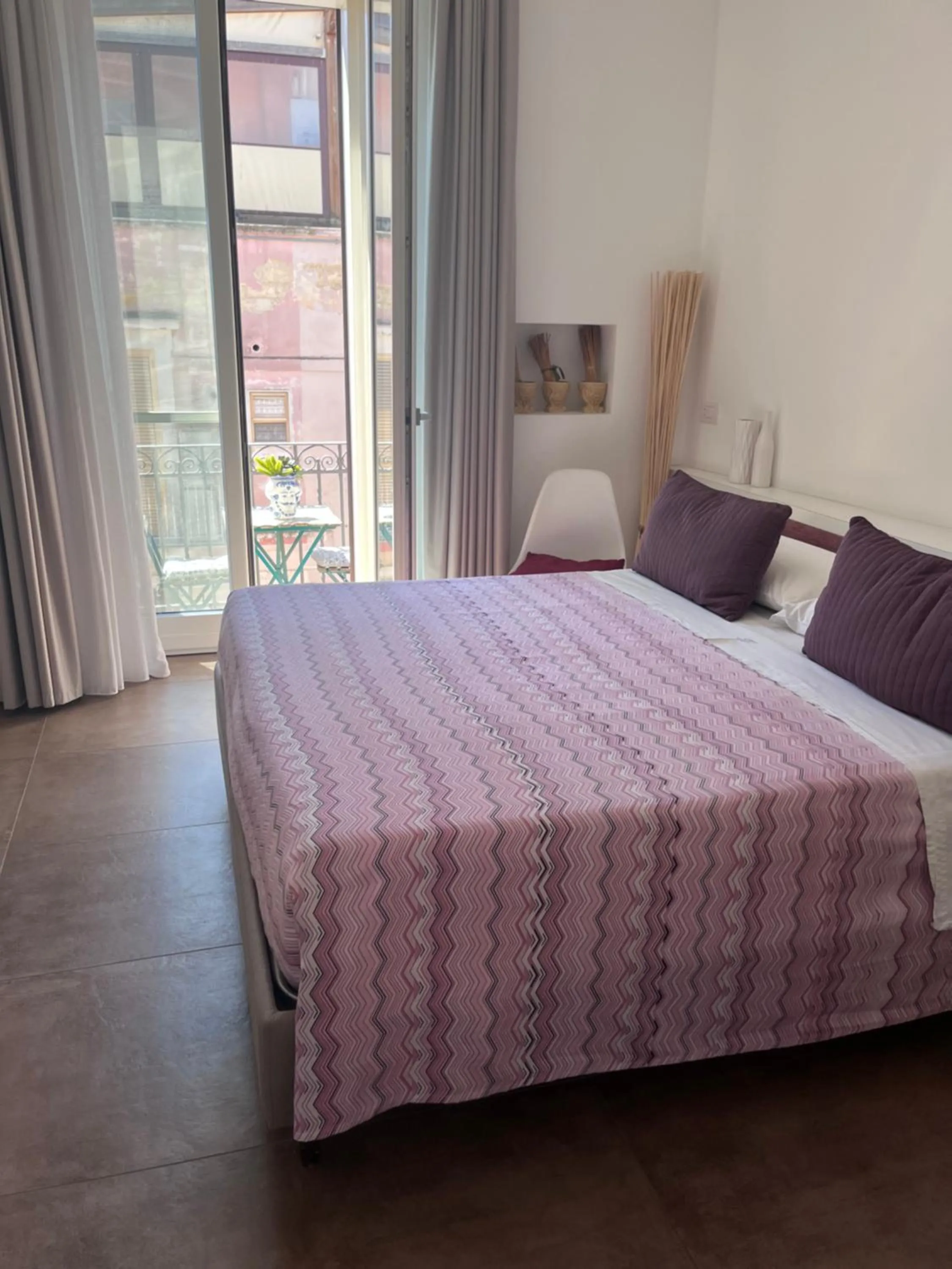 Bedroom, Bed in Essence