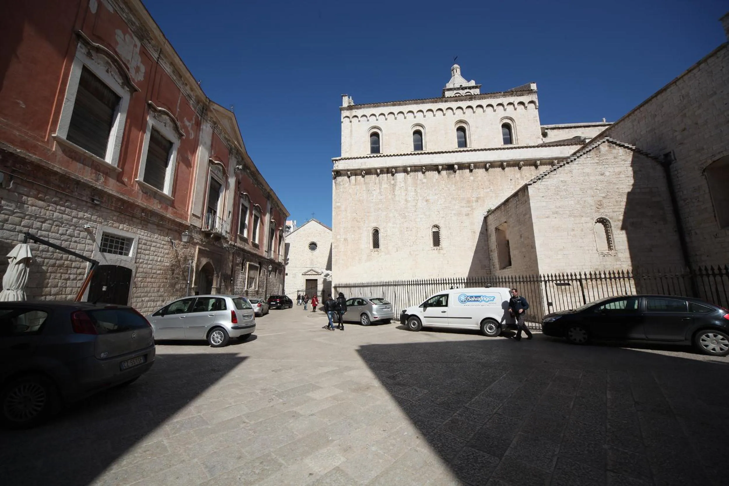 Restaurant/places to eat in Essence