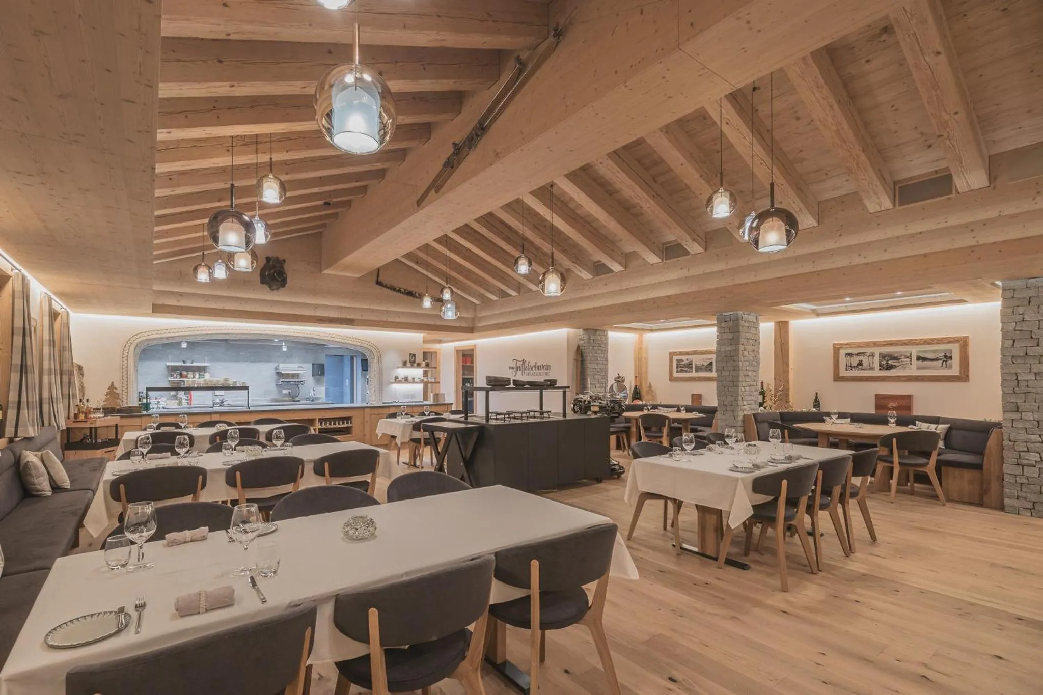 Restaurant/places to eat in Hotel Sarain Active Mountain Resort