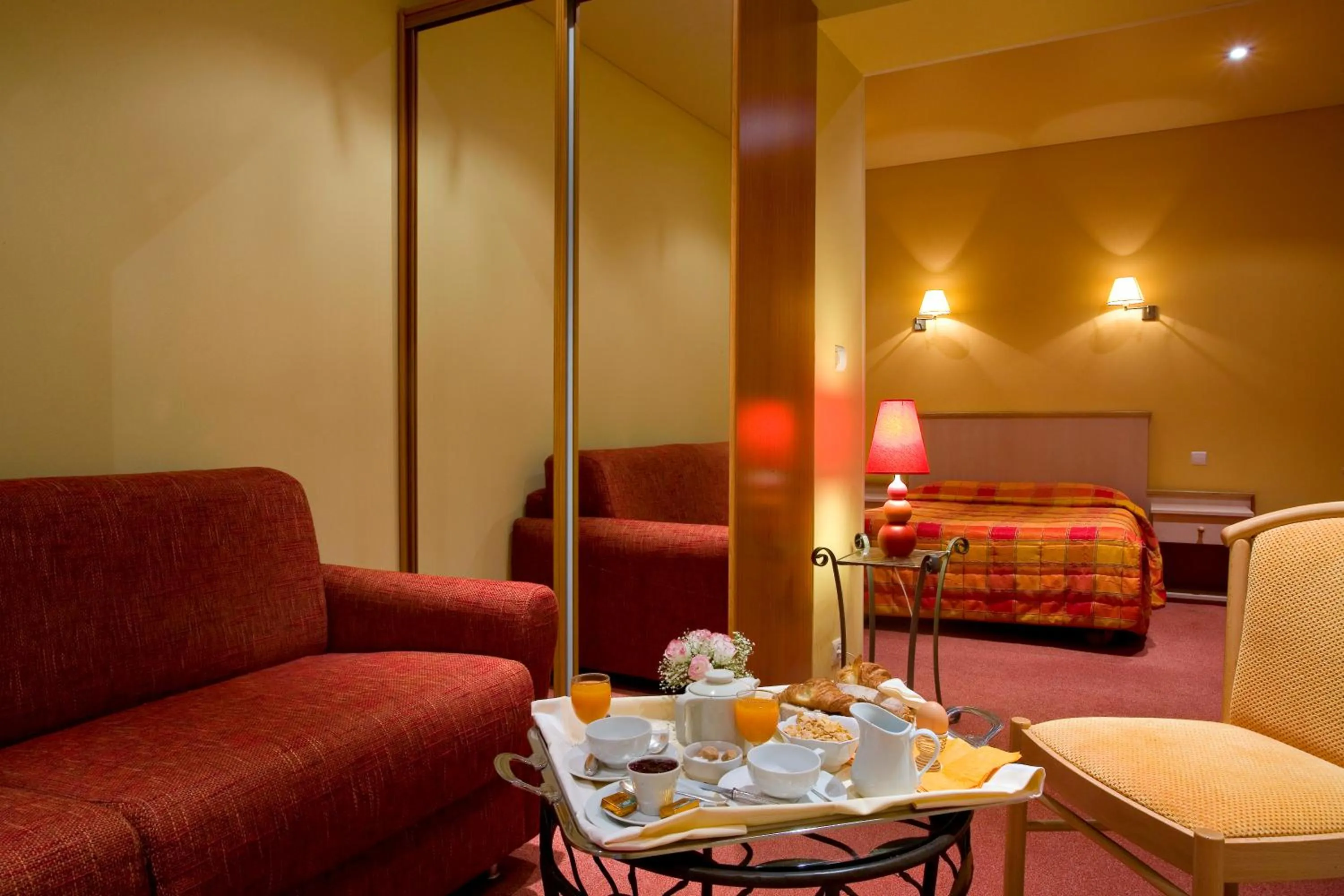 Seating area, Bed in Hotel Restaurant Le Parc