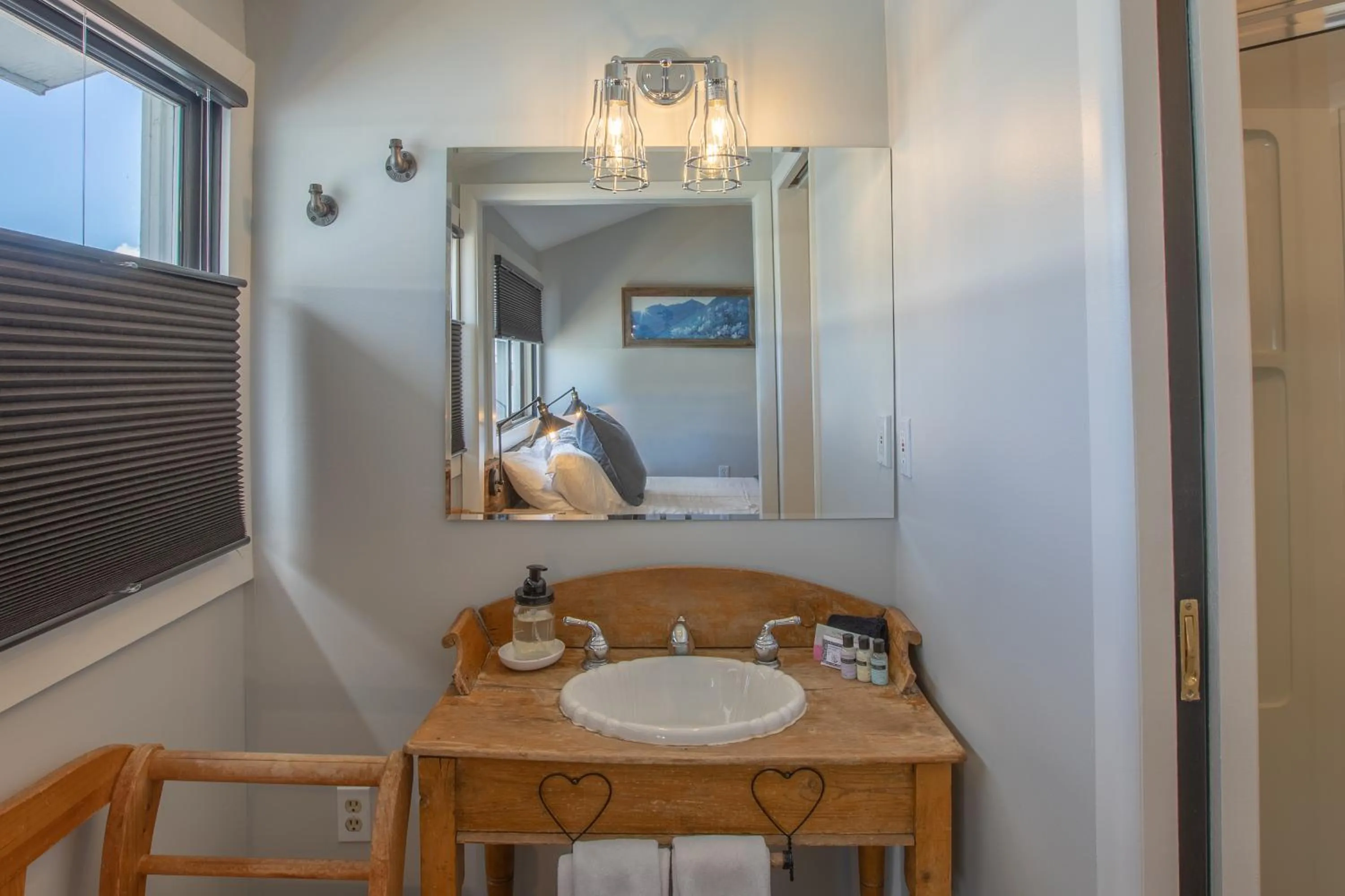 Bathroom in Purple Mountain Bed & Breakfast & Spa