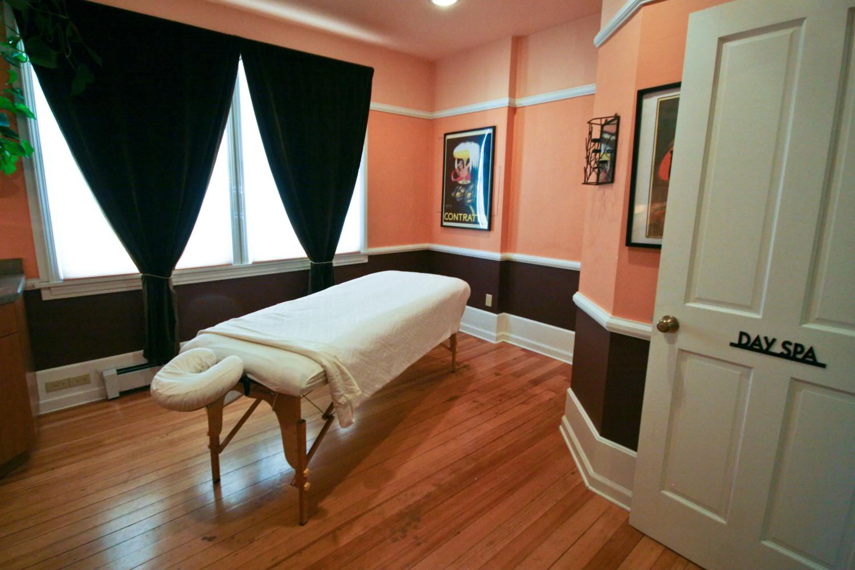 Massage in Purple Mountain Bed & Breakfast & Spa