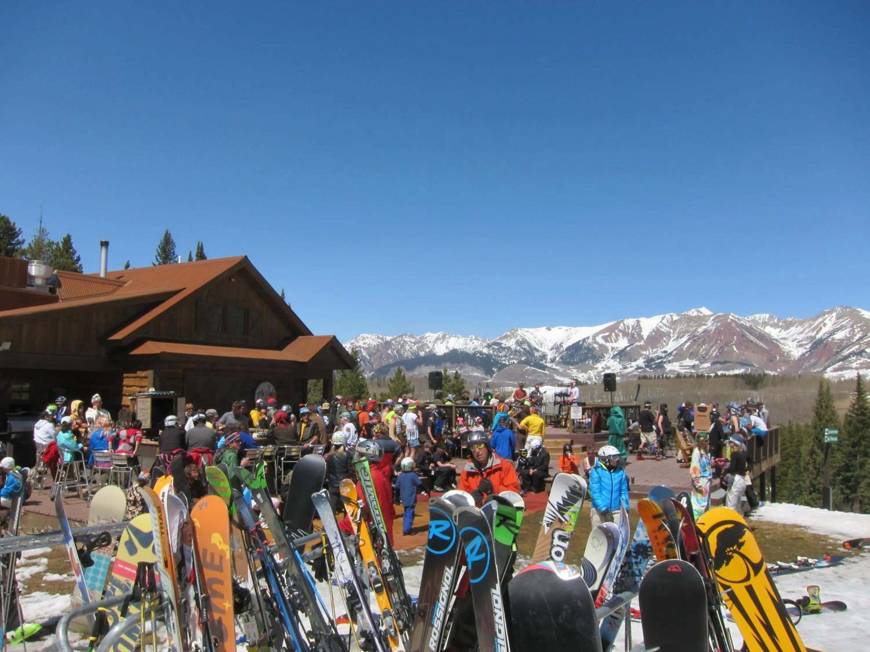 Skiing in Purple Mountain Bed & Breakfast & Spa