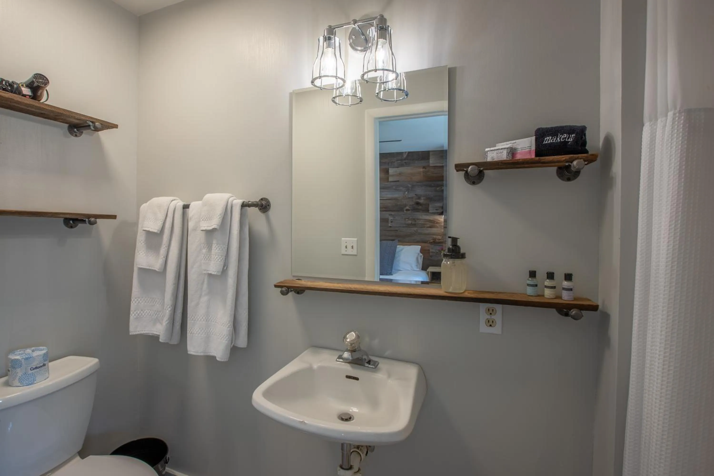 Bathroom in Purple Mountain Bed & Breakfast & Spa