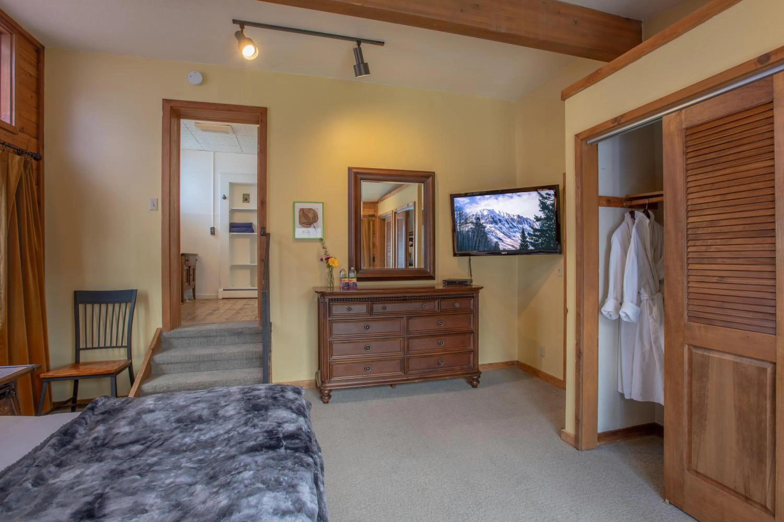 Bedroom, Bed in Purple Mountain Bed & Breakfast & Spa