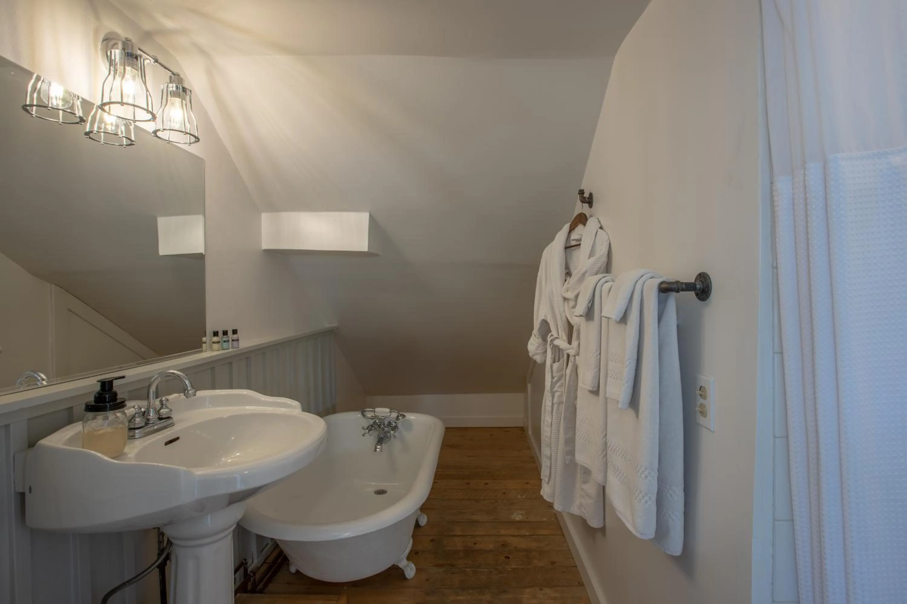 Bathroom in Purple Mountain Bed & Breakfast & Spa